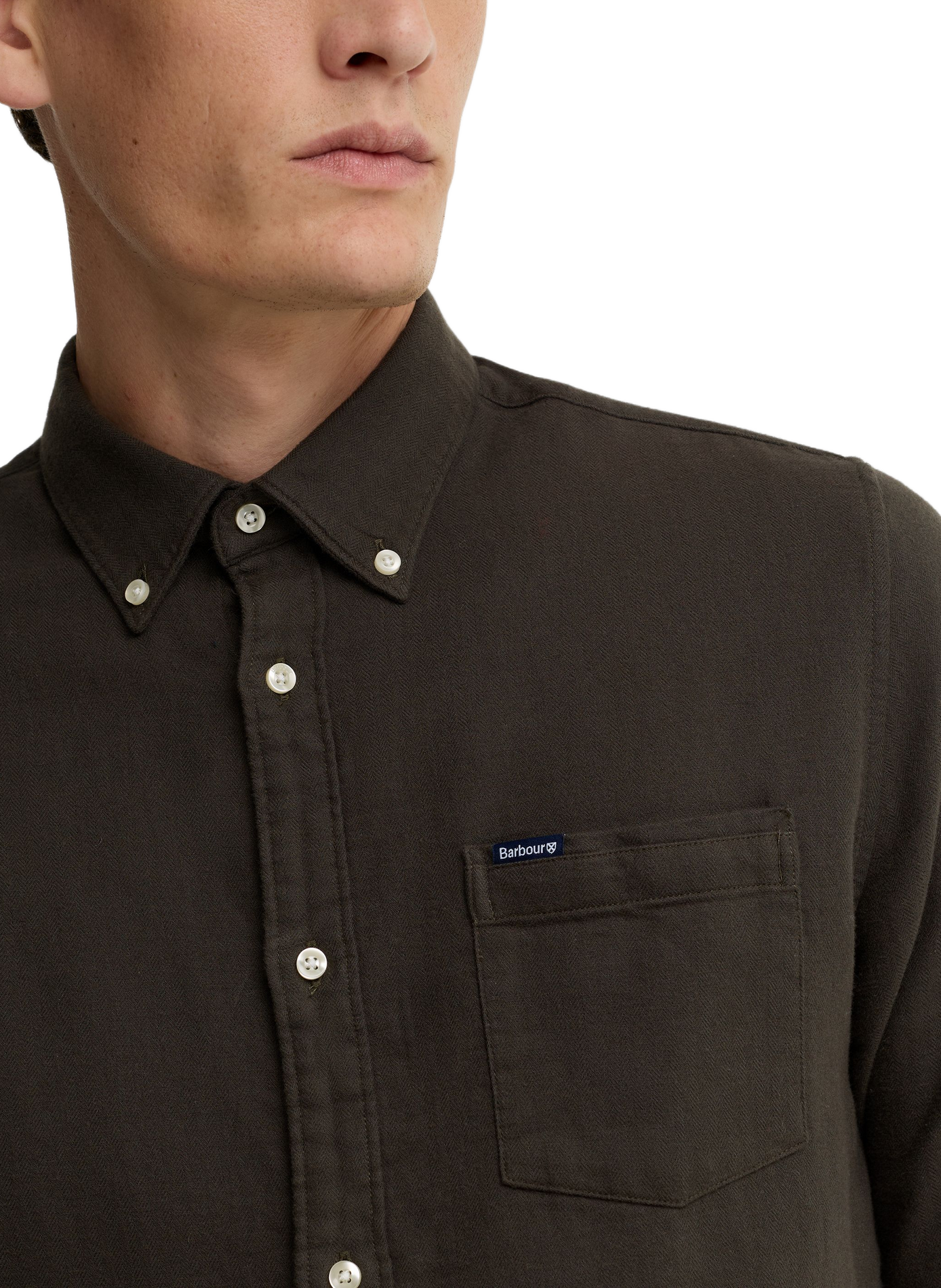 Gerade geschnittenes Hemd mit Knopfkragen aus einfarbiger Baumwolle. BARBOUR Grun