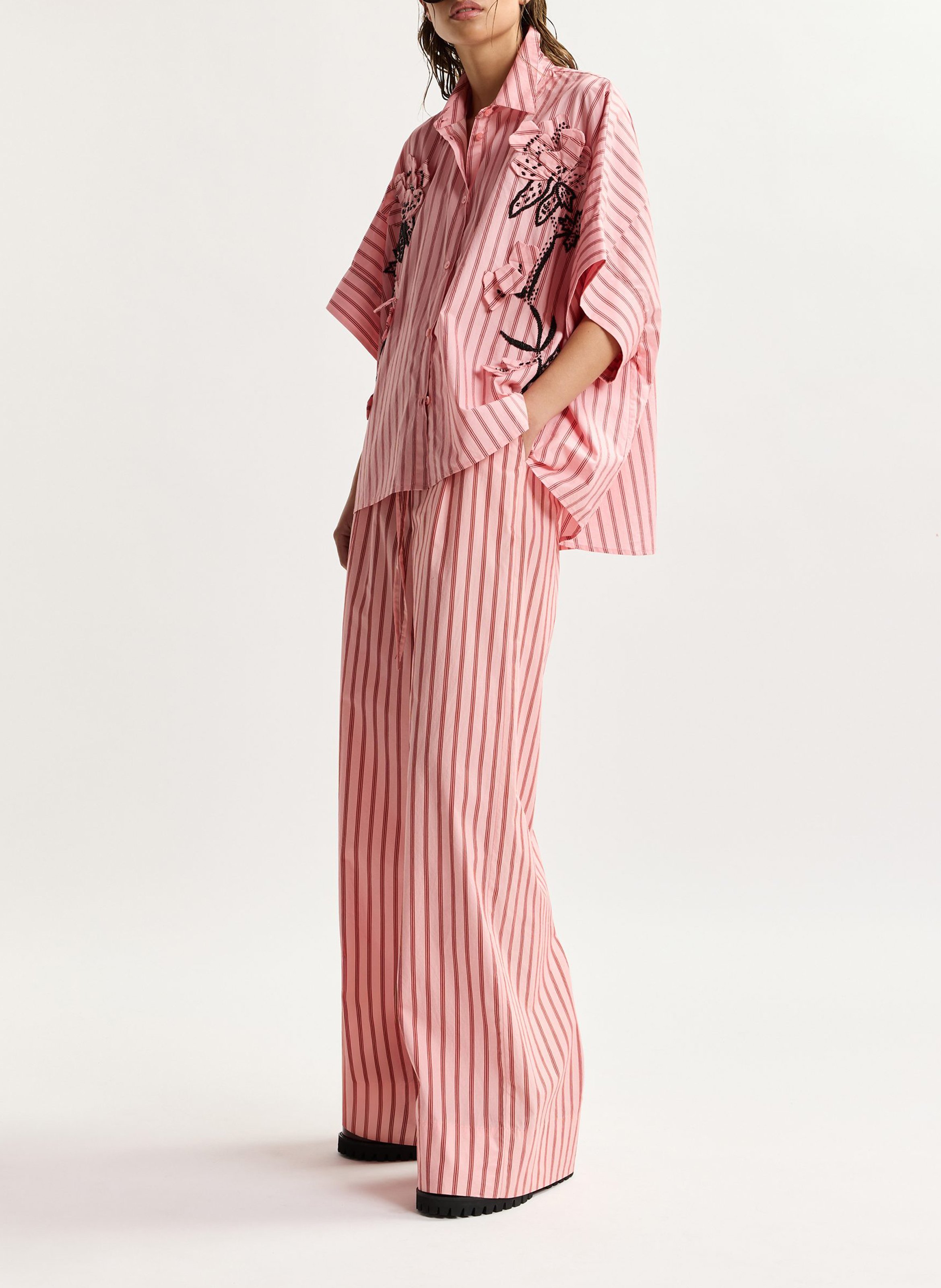 Chemise ample rayée à broderie fleurs jonkoe ESSENTIEL ANTWERP Rose