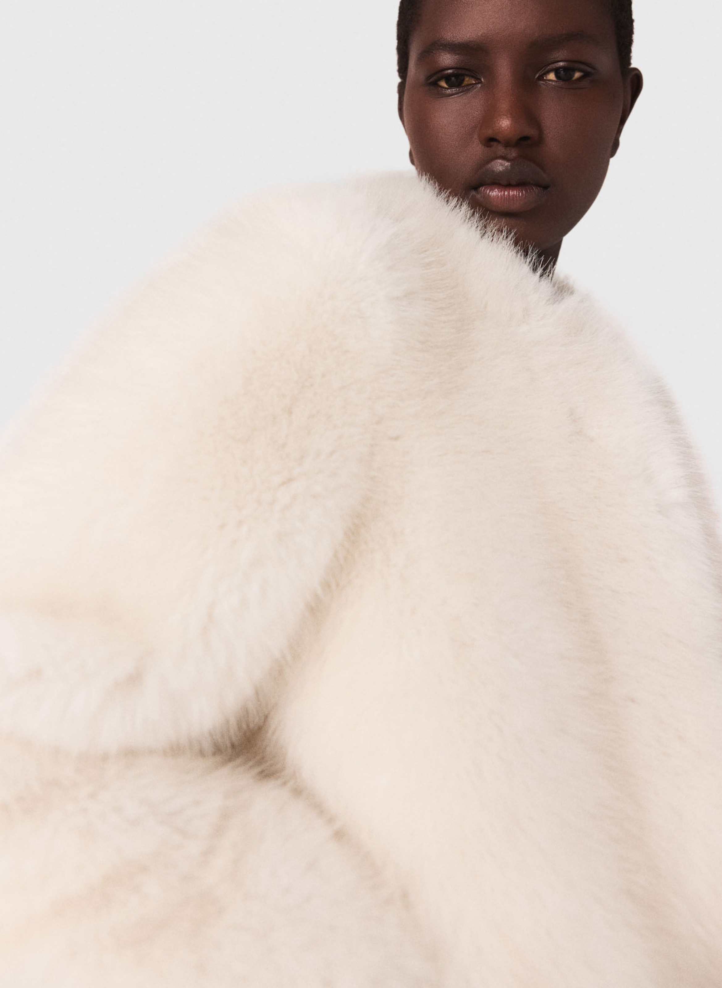 Manteau court col rond en fausse fourrure MAJE Beige