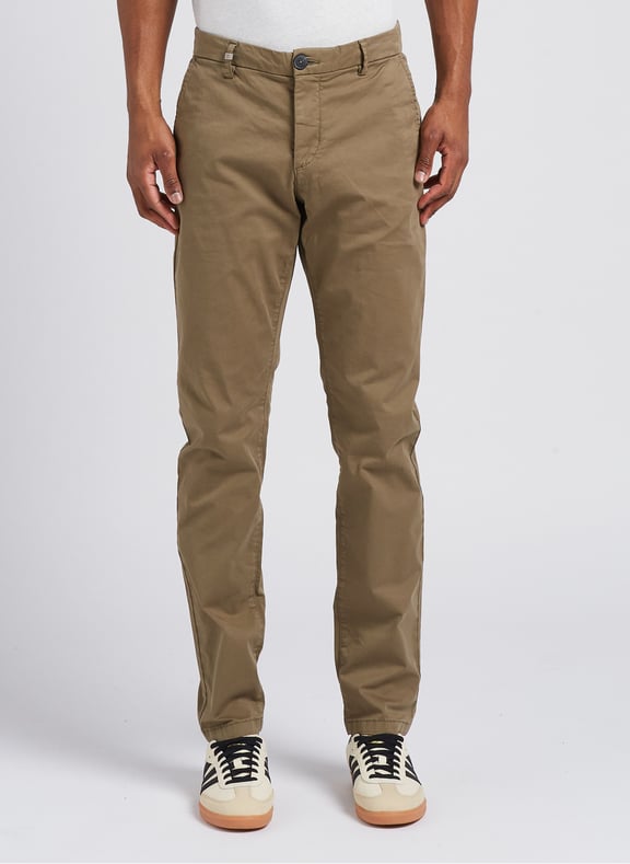 Chino slim fit en coton mélangé Kaki by IKKS IKKS Chino slim fit en coton mélangé Kaki