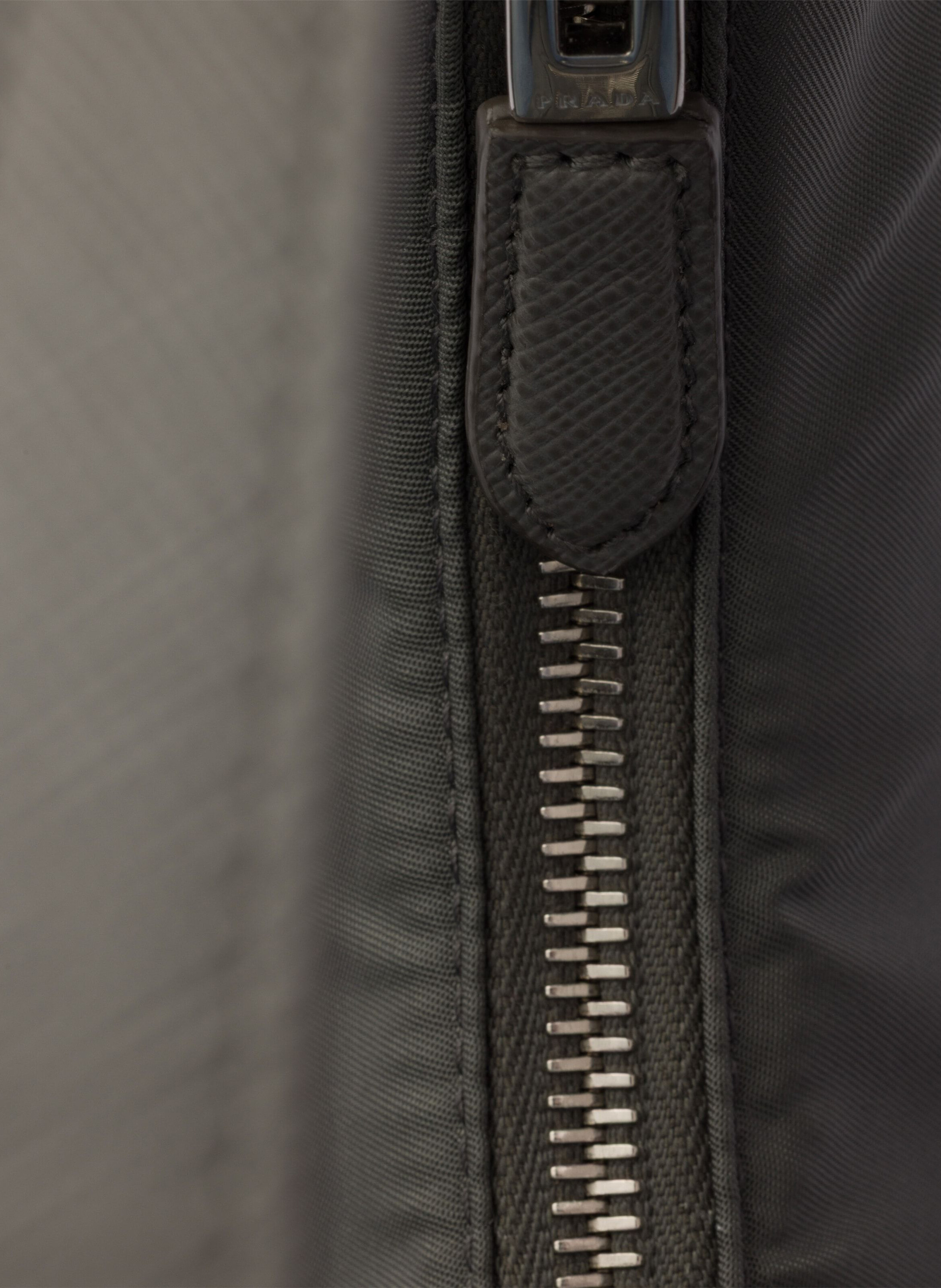 Mini sac prada re-edition 2005 en re-nylon PRADA Gris