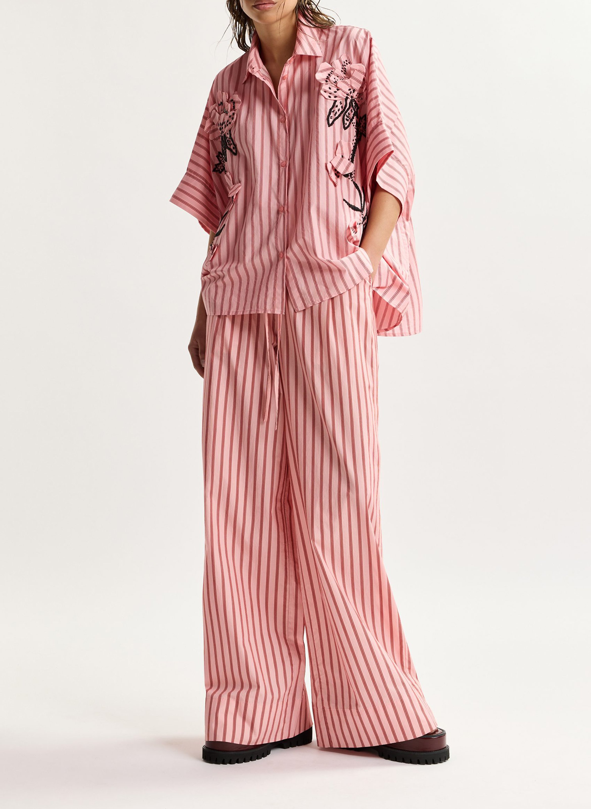 Chemise ample rayée à broderie fleurs jonkoe ESSENTIEL ANTWERP Rose