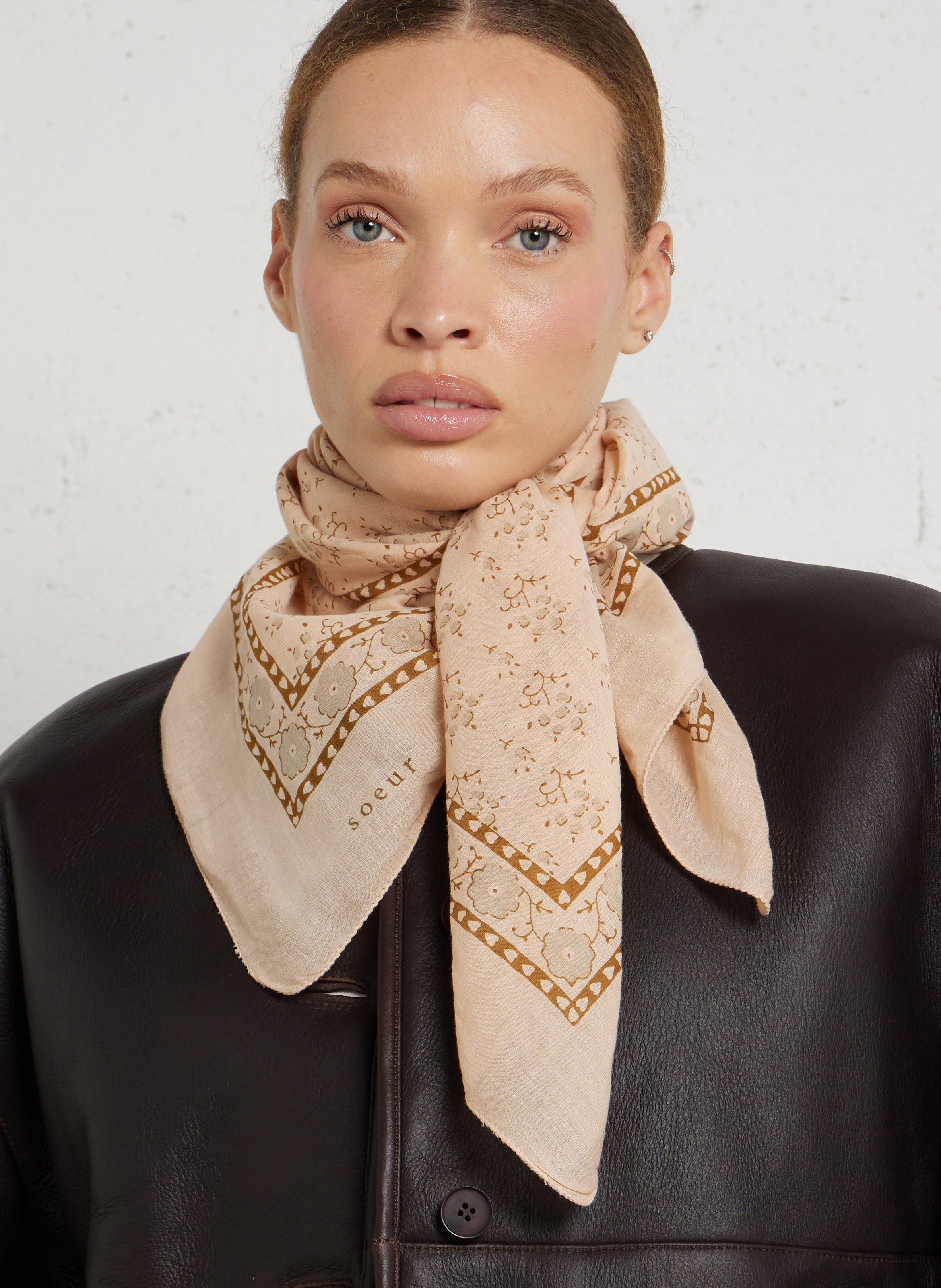 Foulard carré imprimé en coton SOEUR Rose