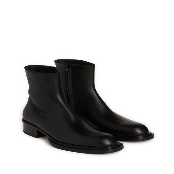 Alexander Mcqueen Leather Ankle Boots In Black