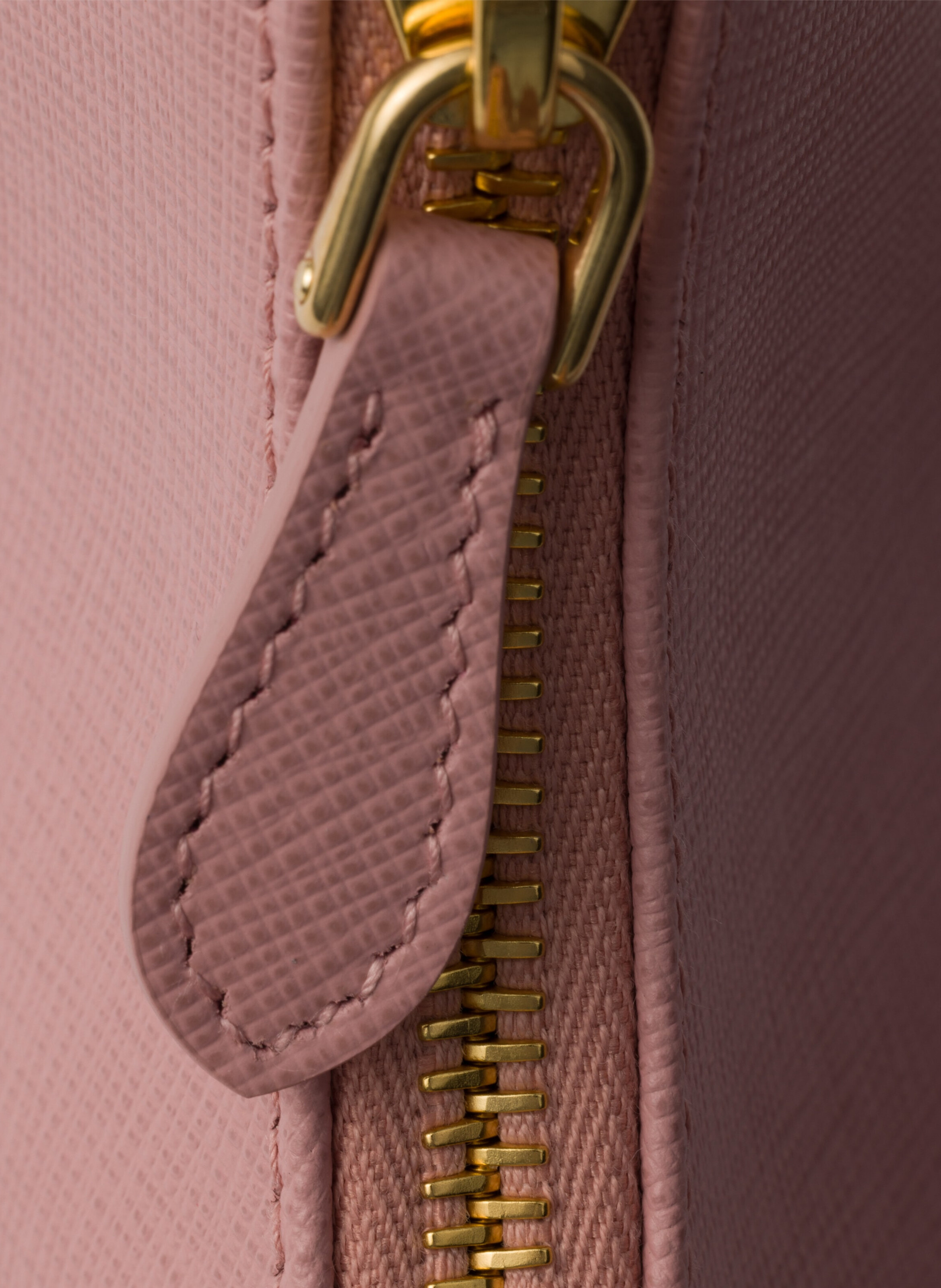 Sac prada re-edition 2005 en cuir saffiano PRADA Rose