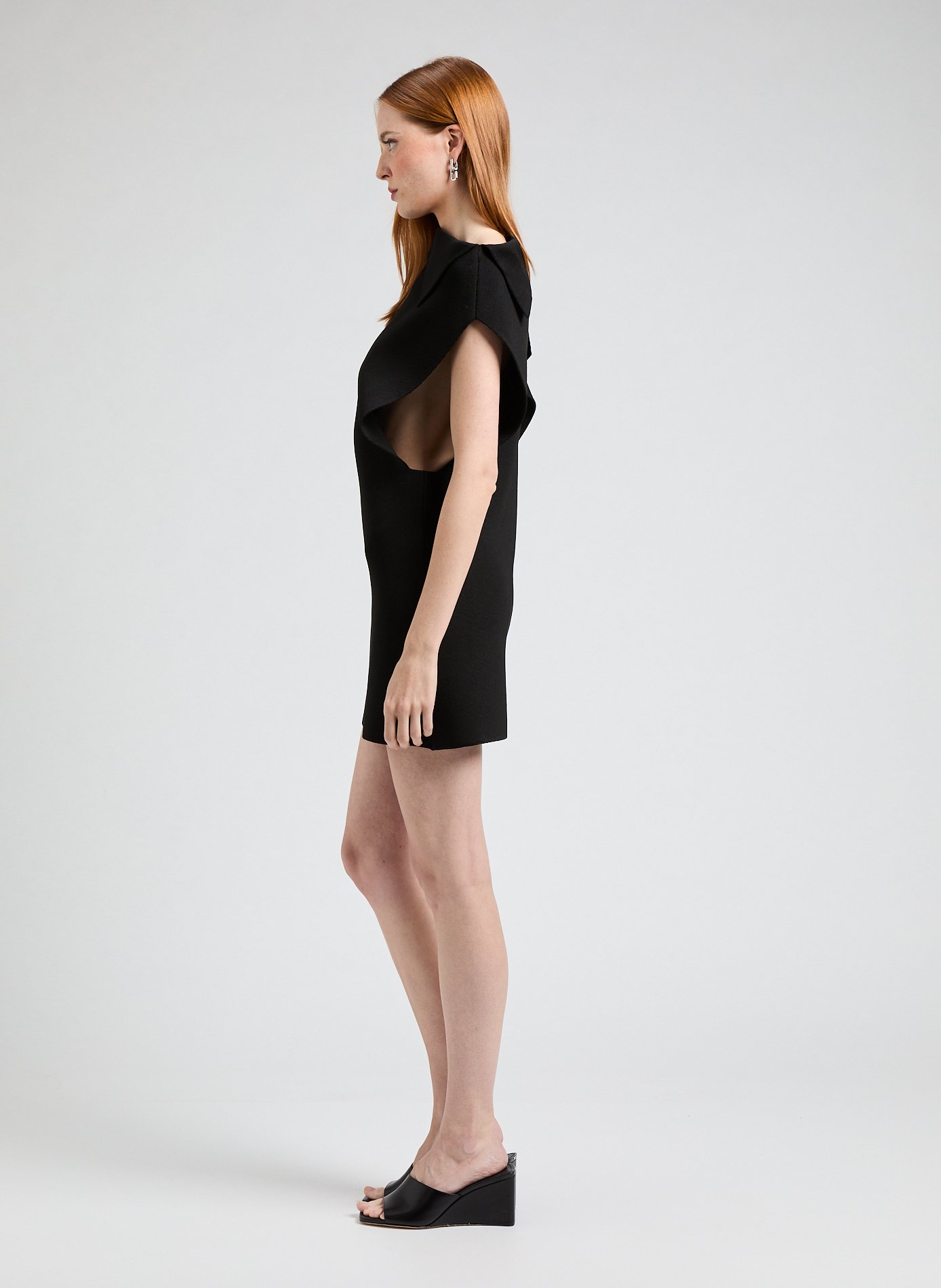 ワンピース JACQUEMUS 'La Mini Robe Trapeze' dress Jacquemus La Mini Robe Trapeze Black in Black | THE LIST