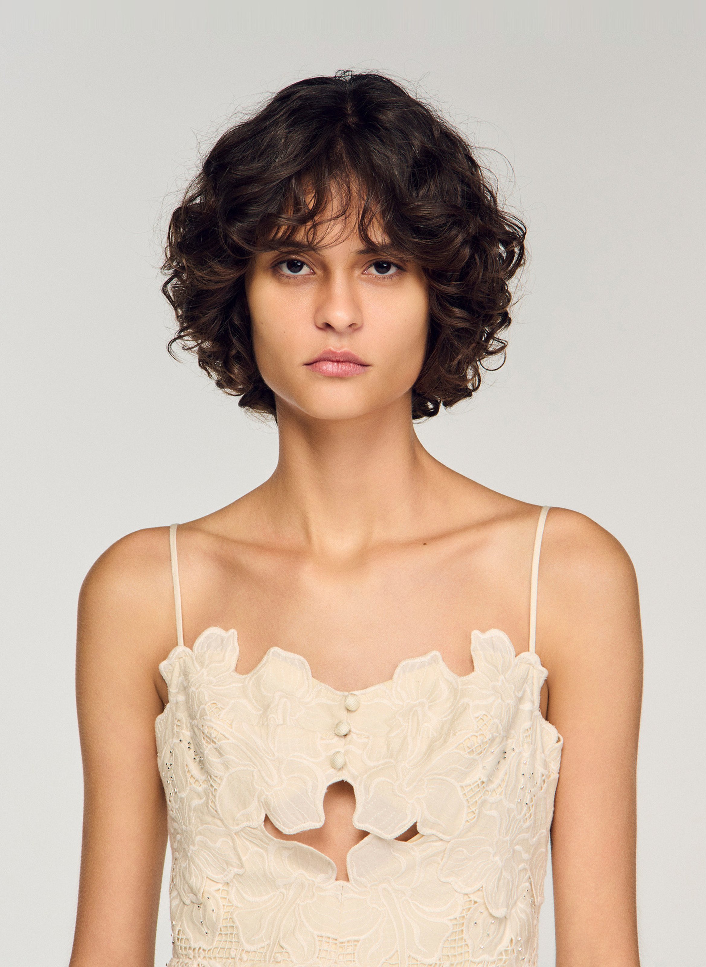 Robe midi cintrée à broderies et strass SANDRO Beige