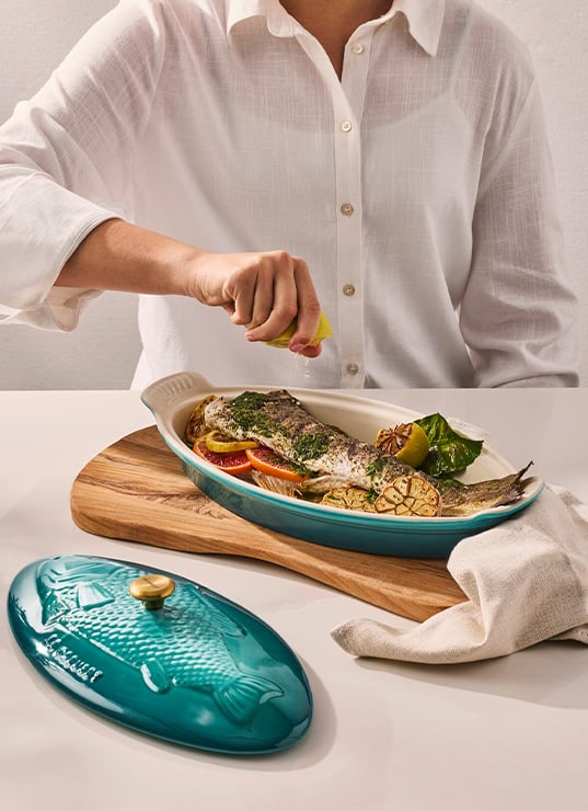 Le Creuset Bleu Riviera, cocotte Le Creuset été 2025, pop-up Le Creuset Marseille, cocotte fonte émaillée bleue, ustensiles cuisine française iconiques