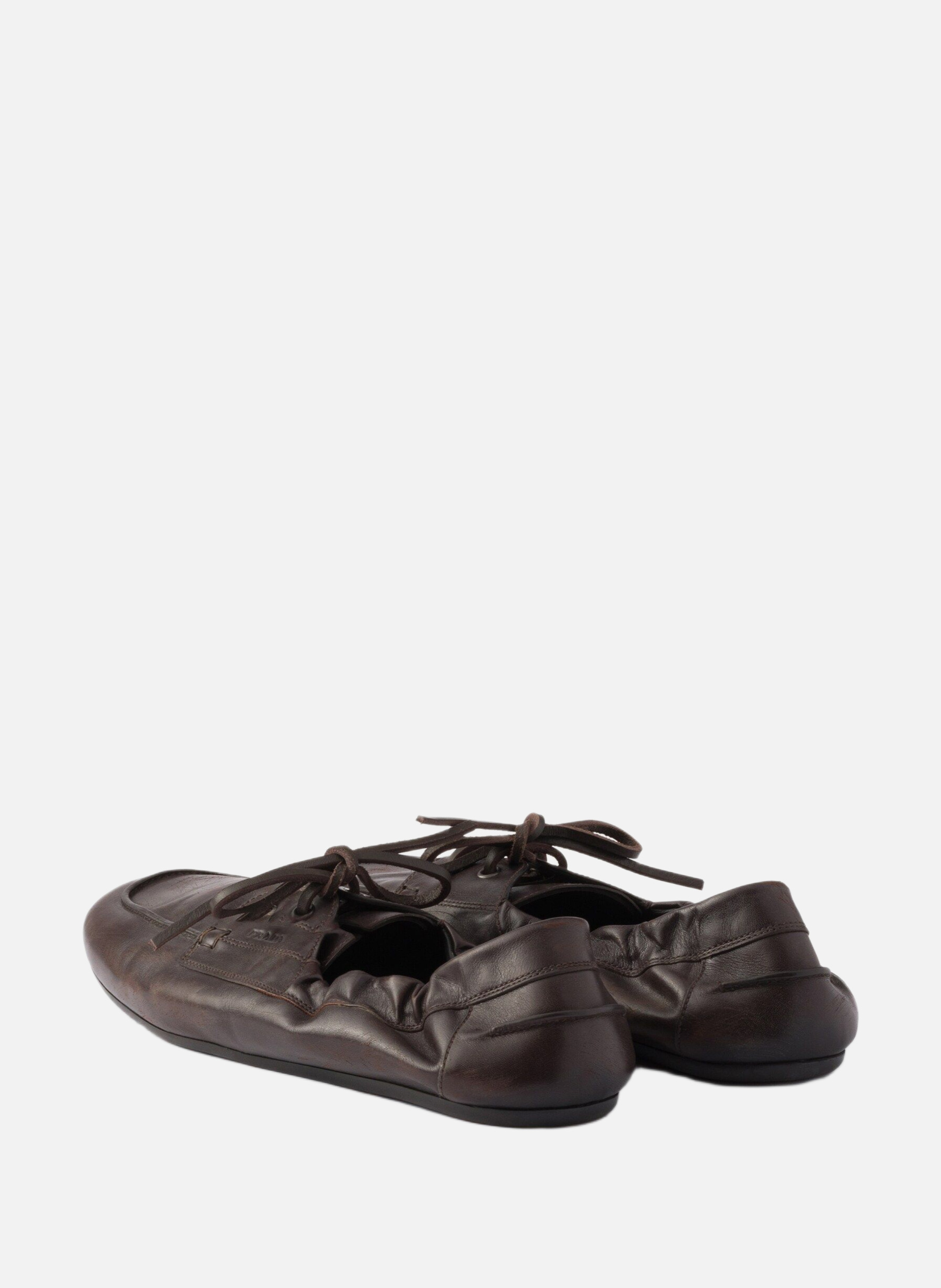 Chaussures à lacets en cuir vieilli shuffle PRADA Marron