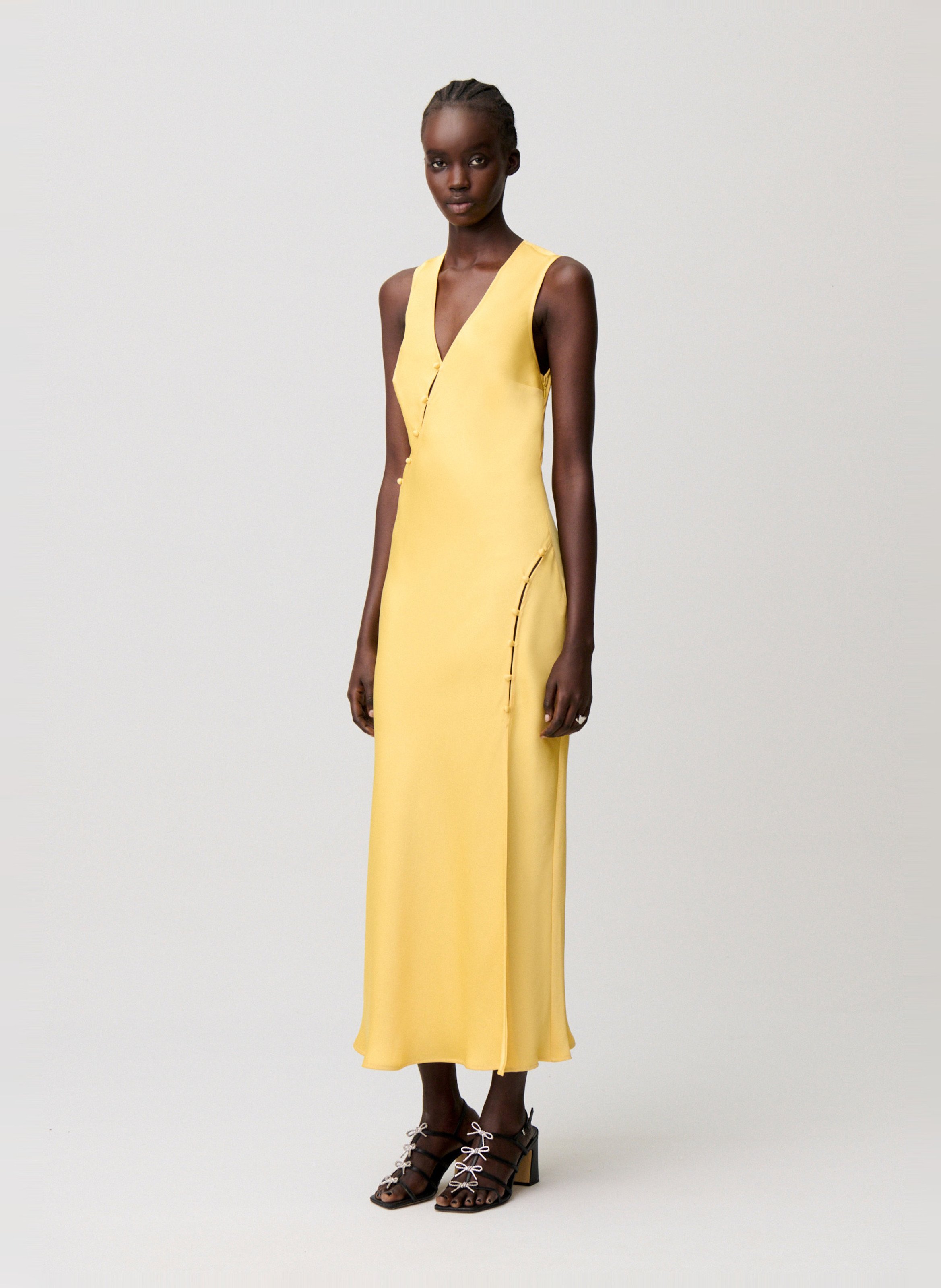 Robe longue col v satinée Jaune