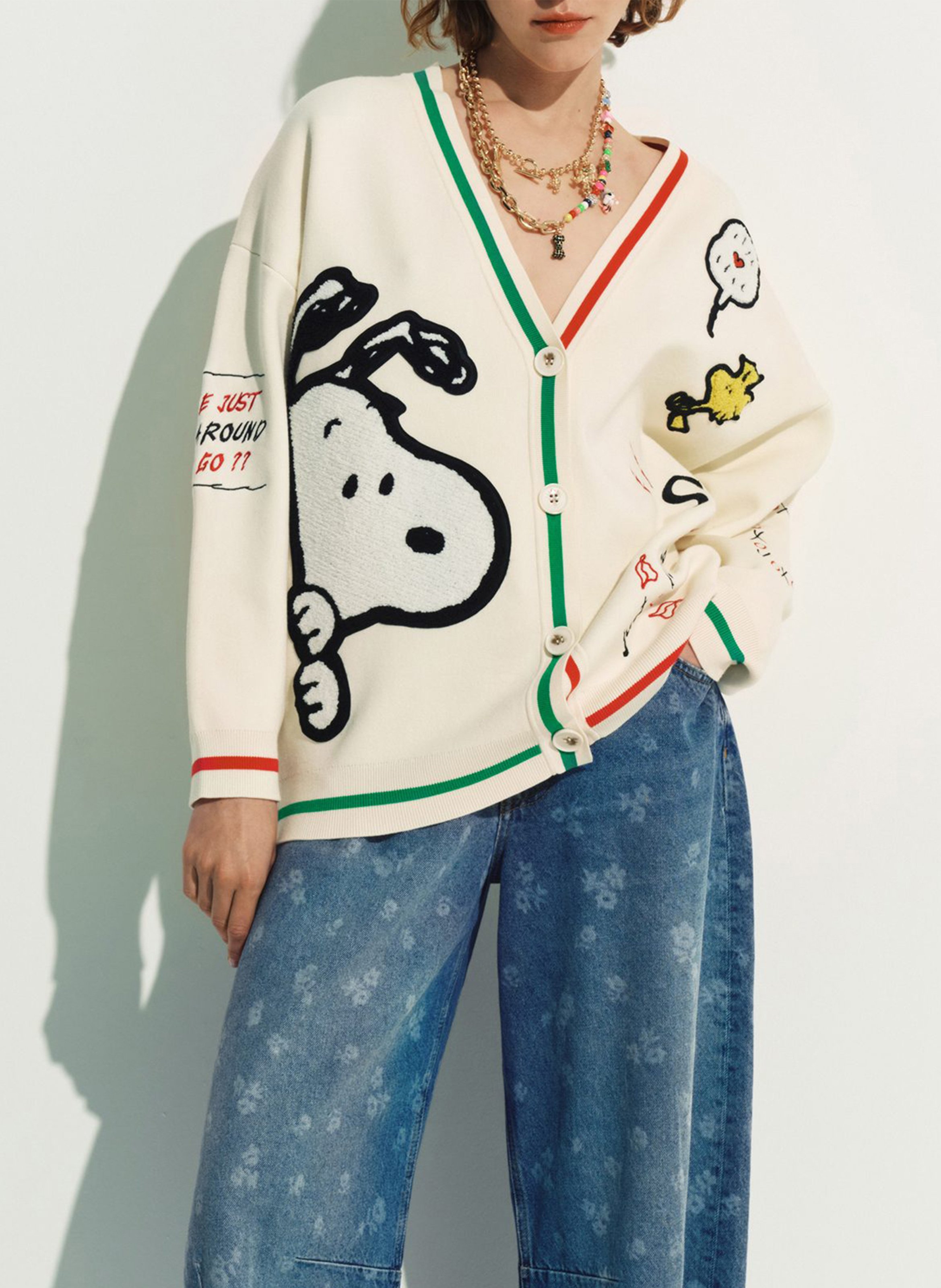 Gilet col v brodé jaseball ESSENTIEL ANTWERP Blanc