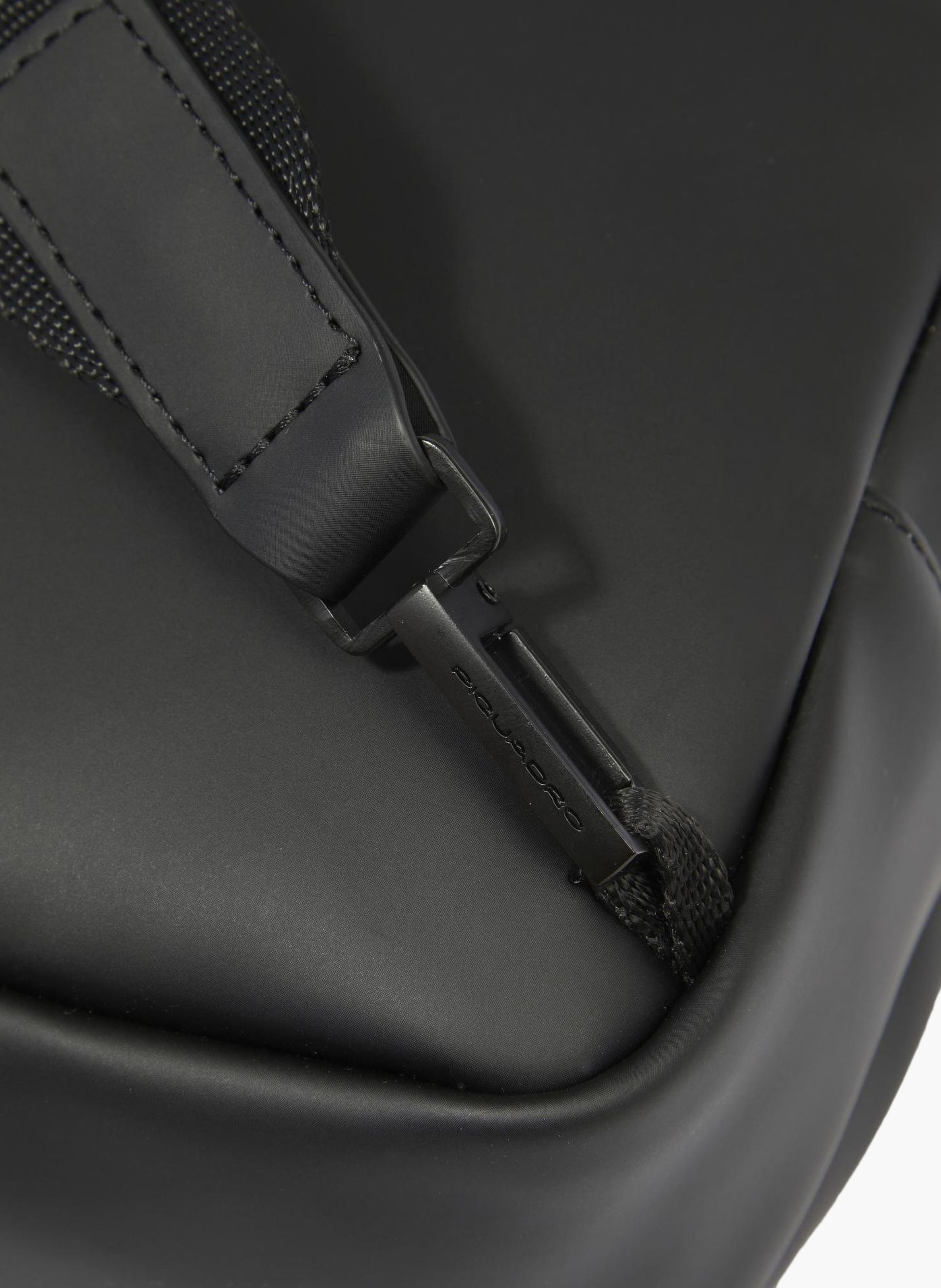 Sac bandoulière homme déperlant PIQUADRO Noir