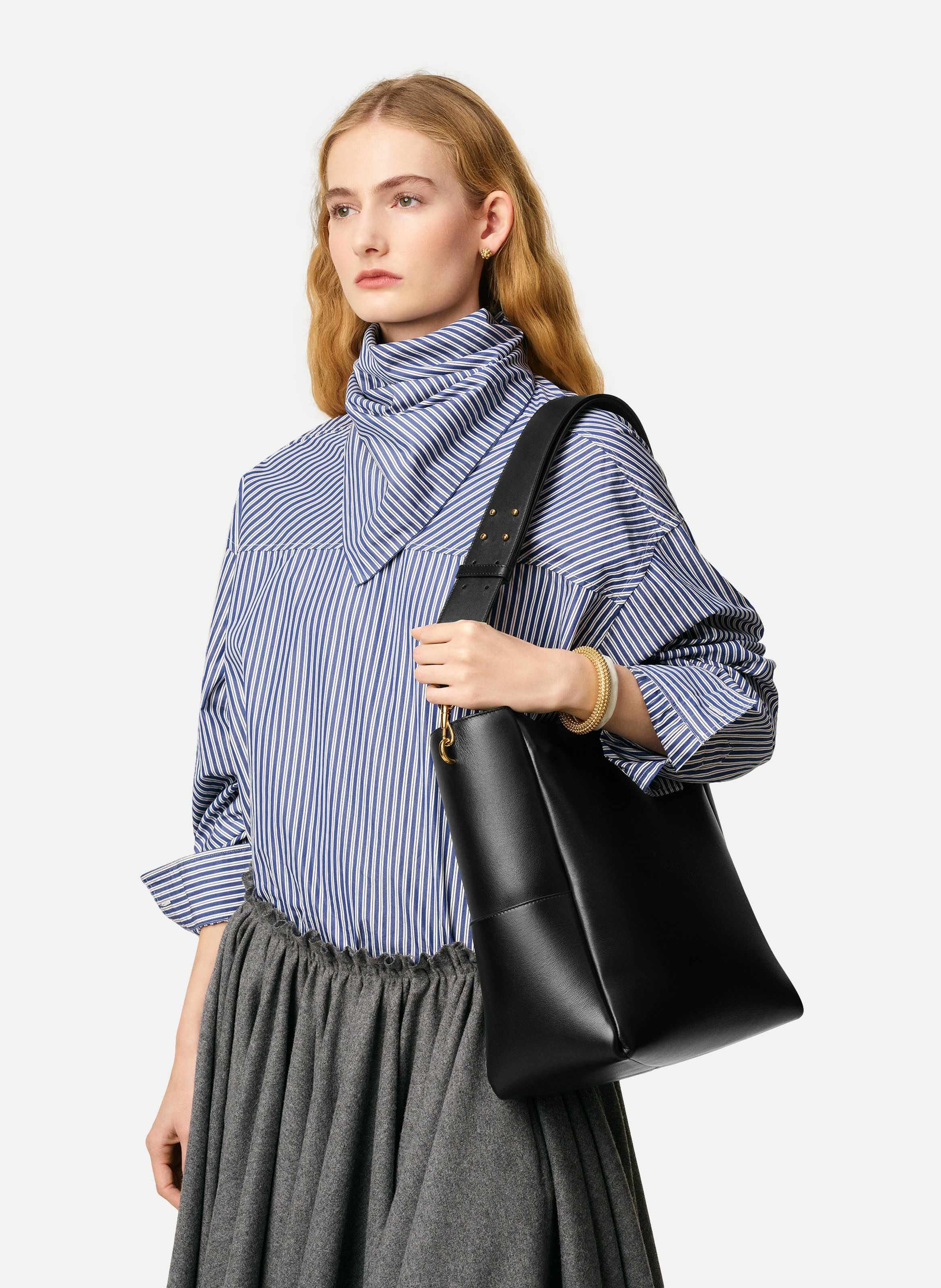 Sac seau carrousel en cuir lisse unisexe AMI PARIS Noir