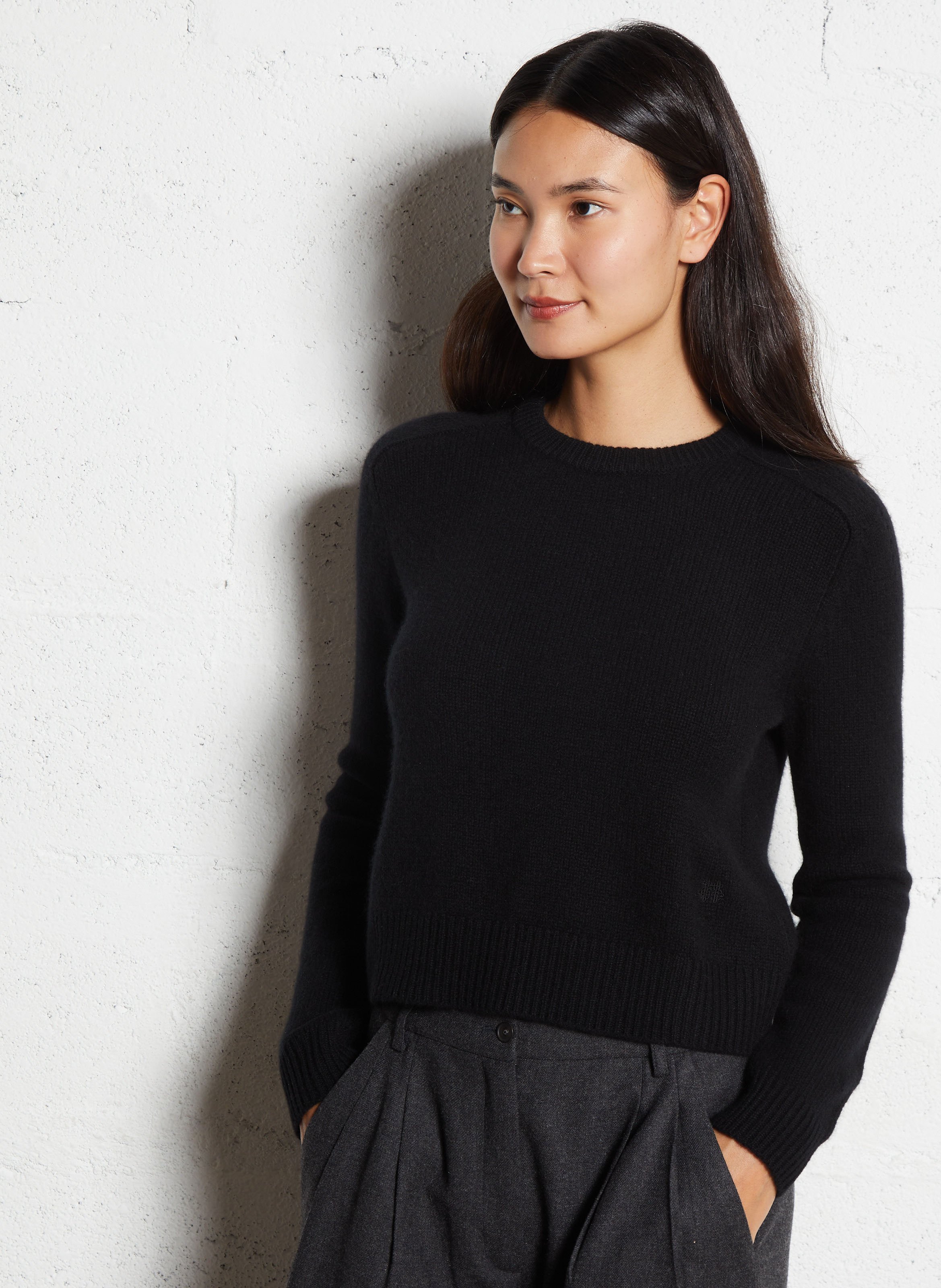 Pull droit col rond en cachemire caroline KUJTEN Noir