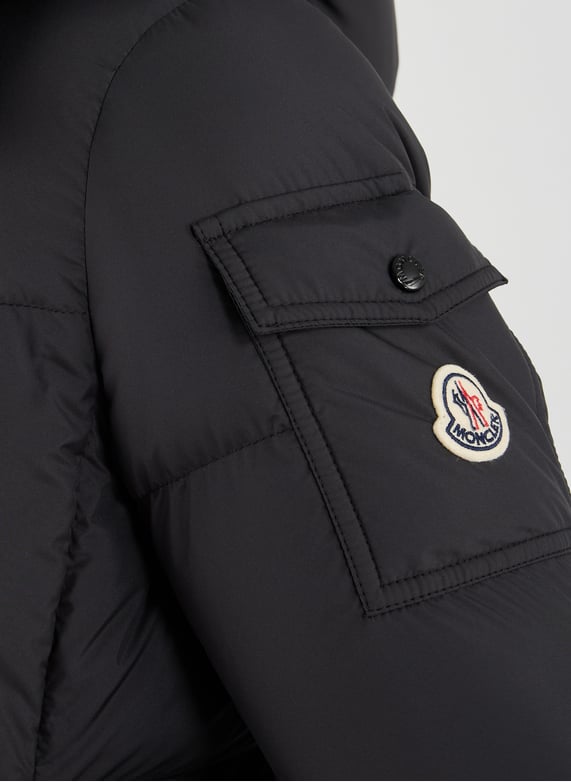 Veste matelassée à capuche amovible | Noir by MONCLER Veste matelassée à capuche amovible Noir