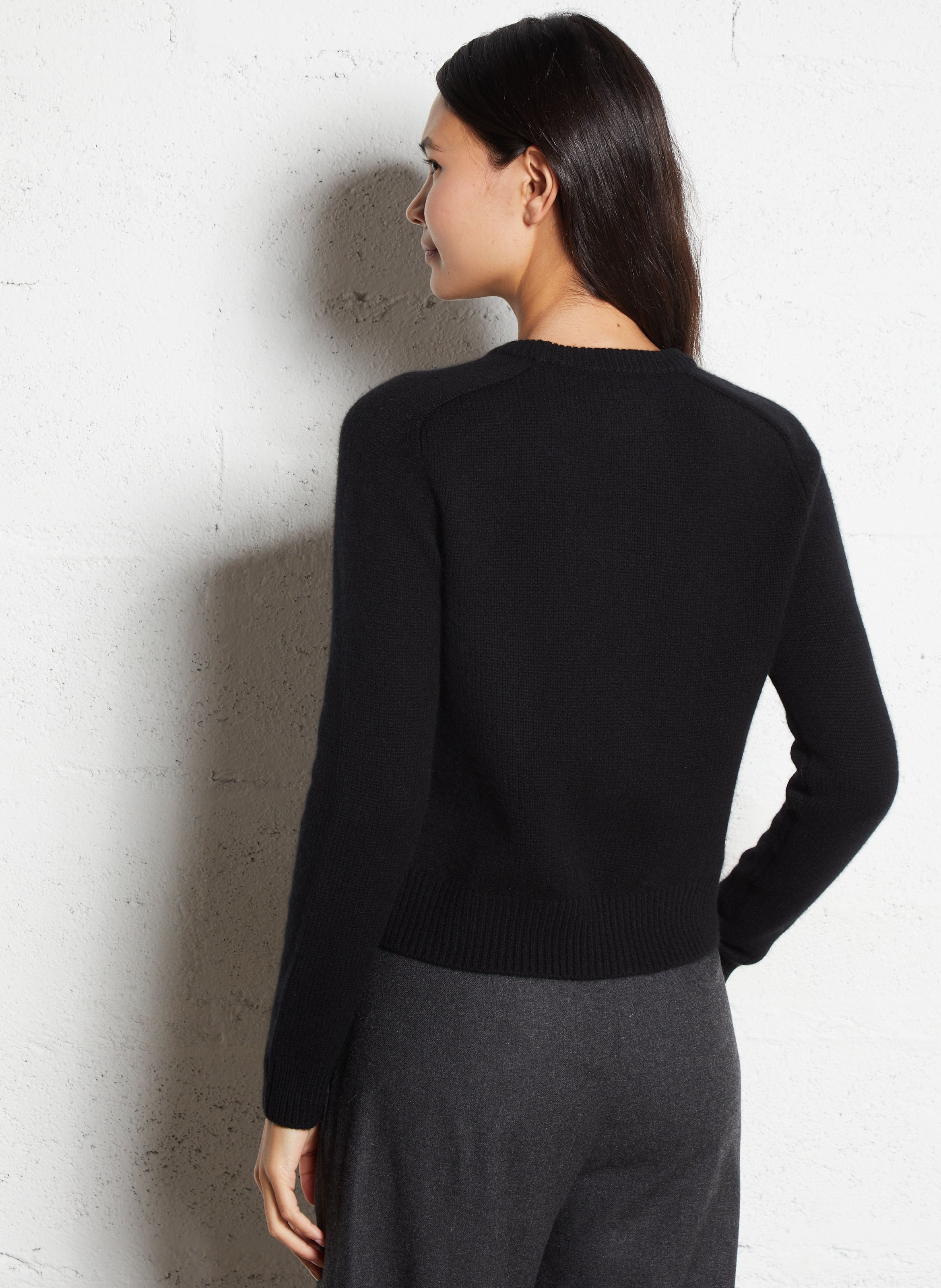 Pull droit col rond en cachemire caroline KUJTEN Noir