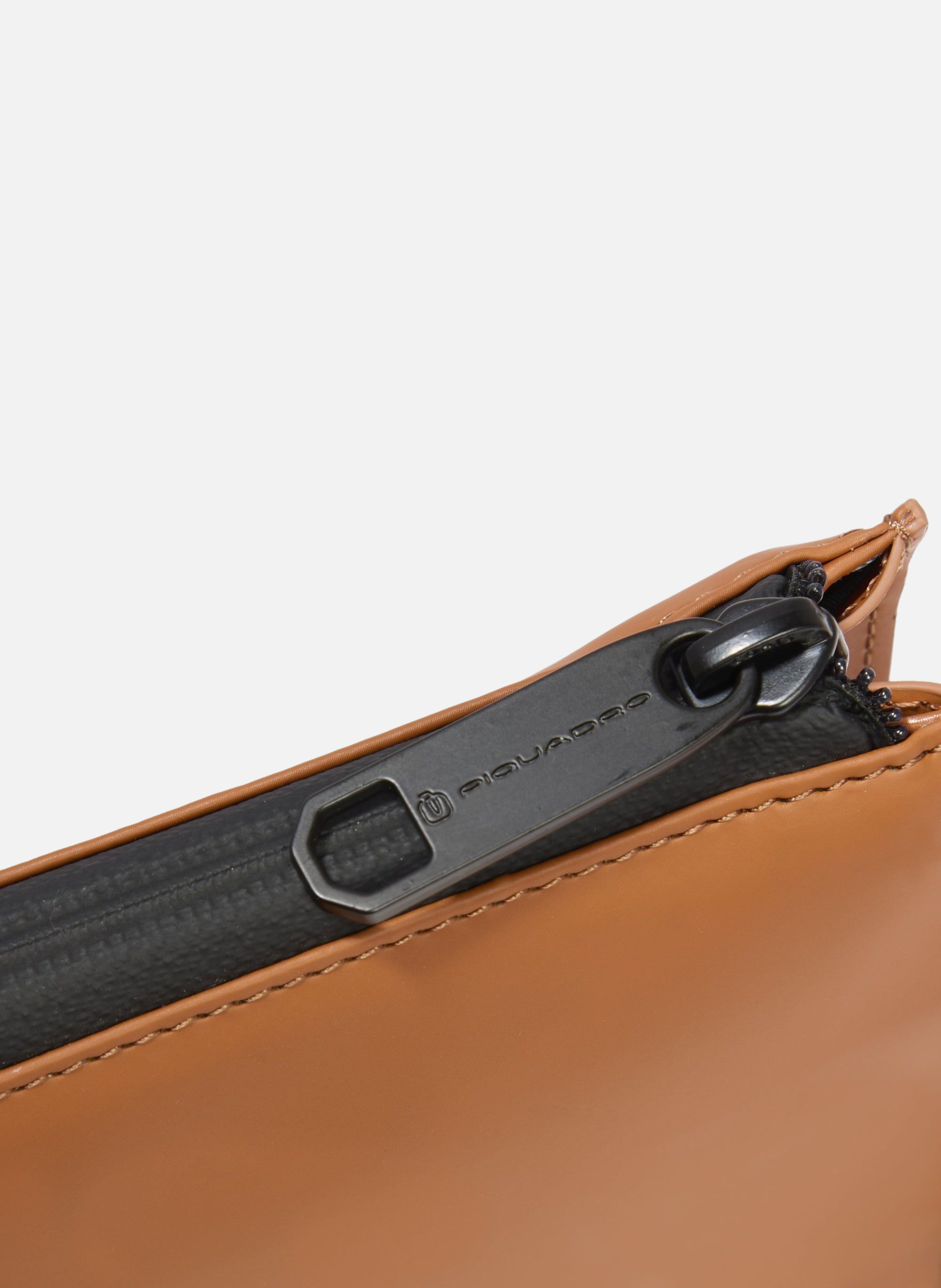 Water resistant clutch PIQUADRO Brown