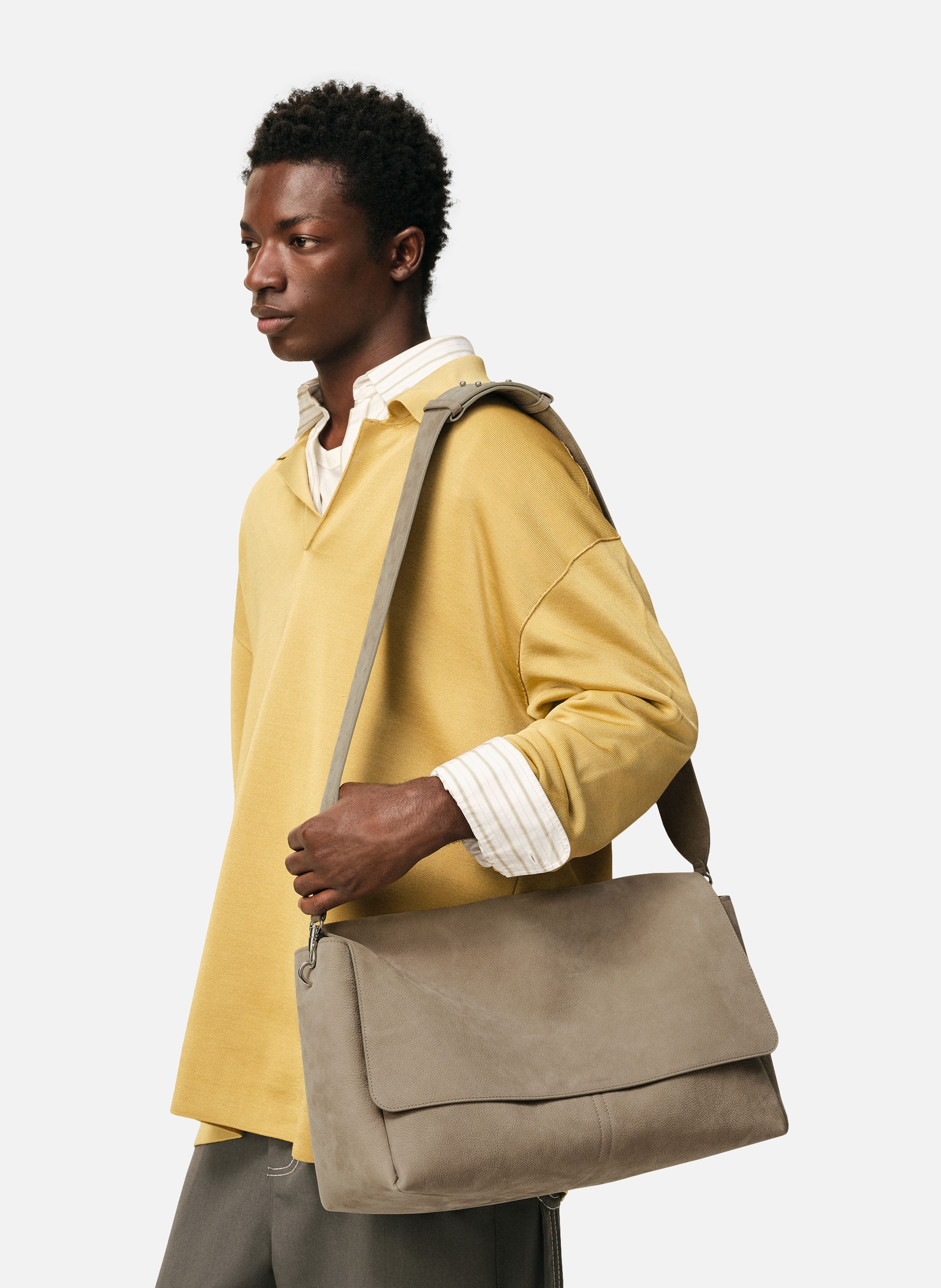 Grand sac à rabat carrousel unisexe en cuir de vache AMI PARIS Gris