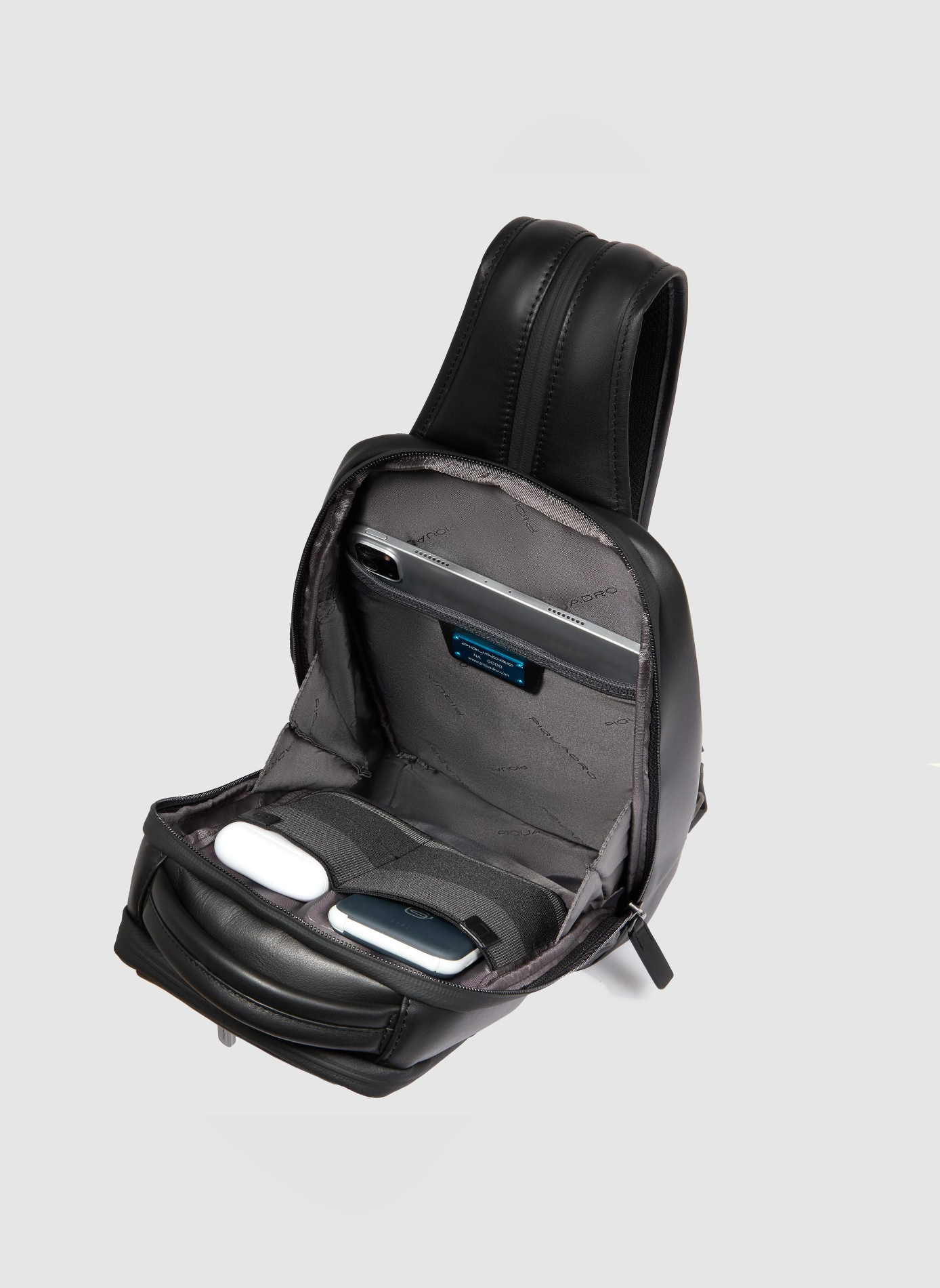 Sac de poitrine pour ipad® PIQUADRO Noir