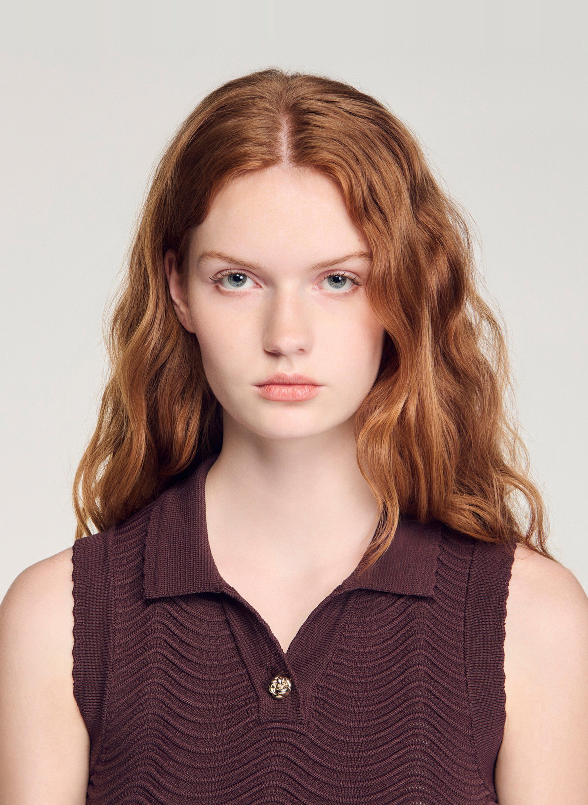 Top court moulant en maille SANDRO Marron