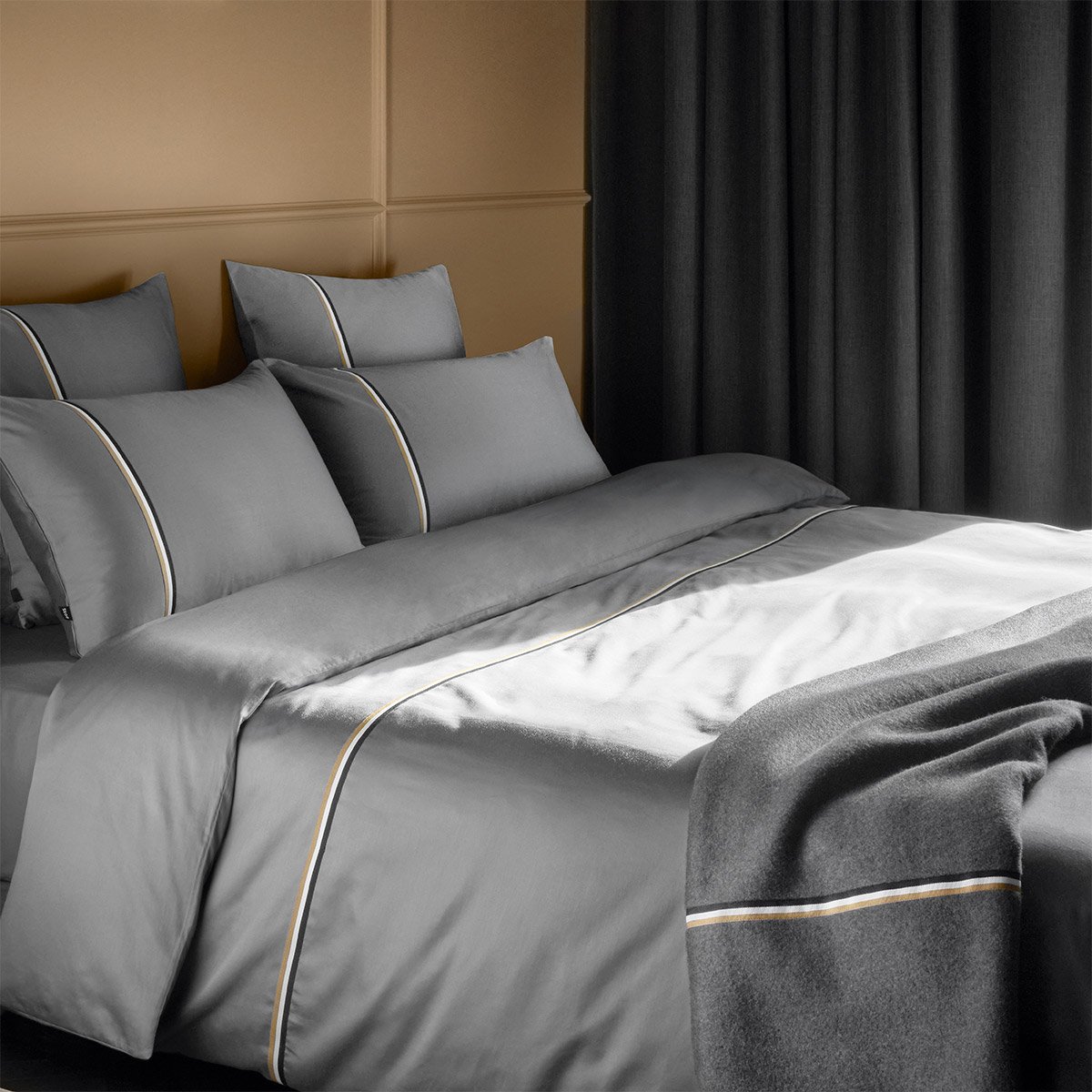Taie d'oreiller en satin de coton, b linea BOSS HOME Gris