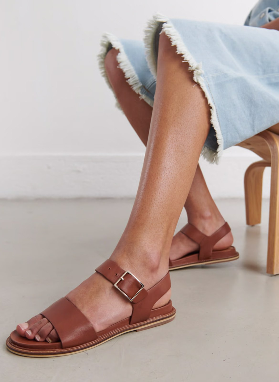 Sandales plates à brides en cuir acco JONAK Marron