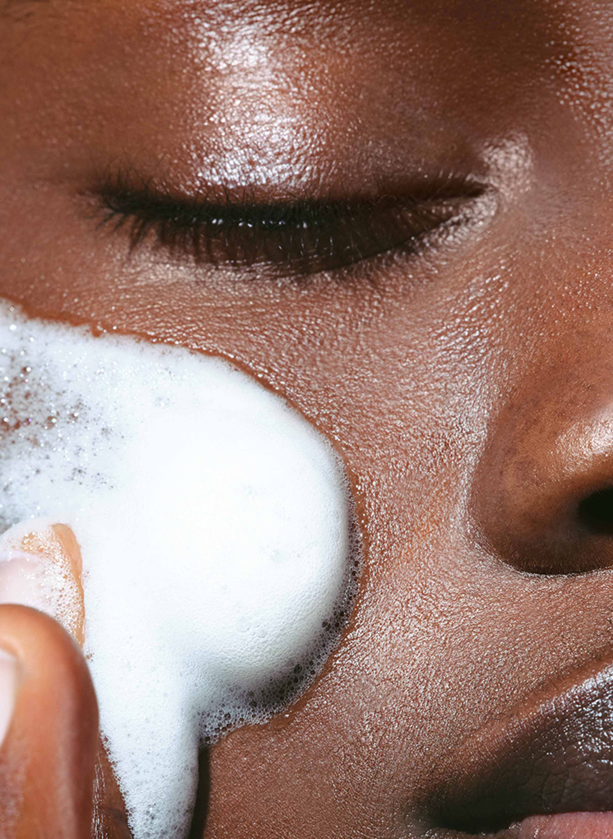 Mousse Nettoyante Peau Neuve Toutes Peaux CLARINS No color