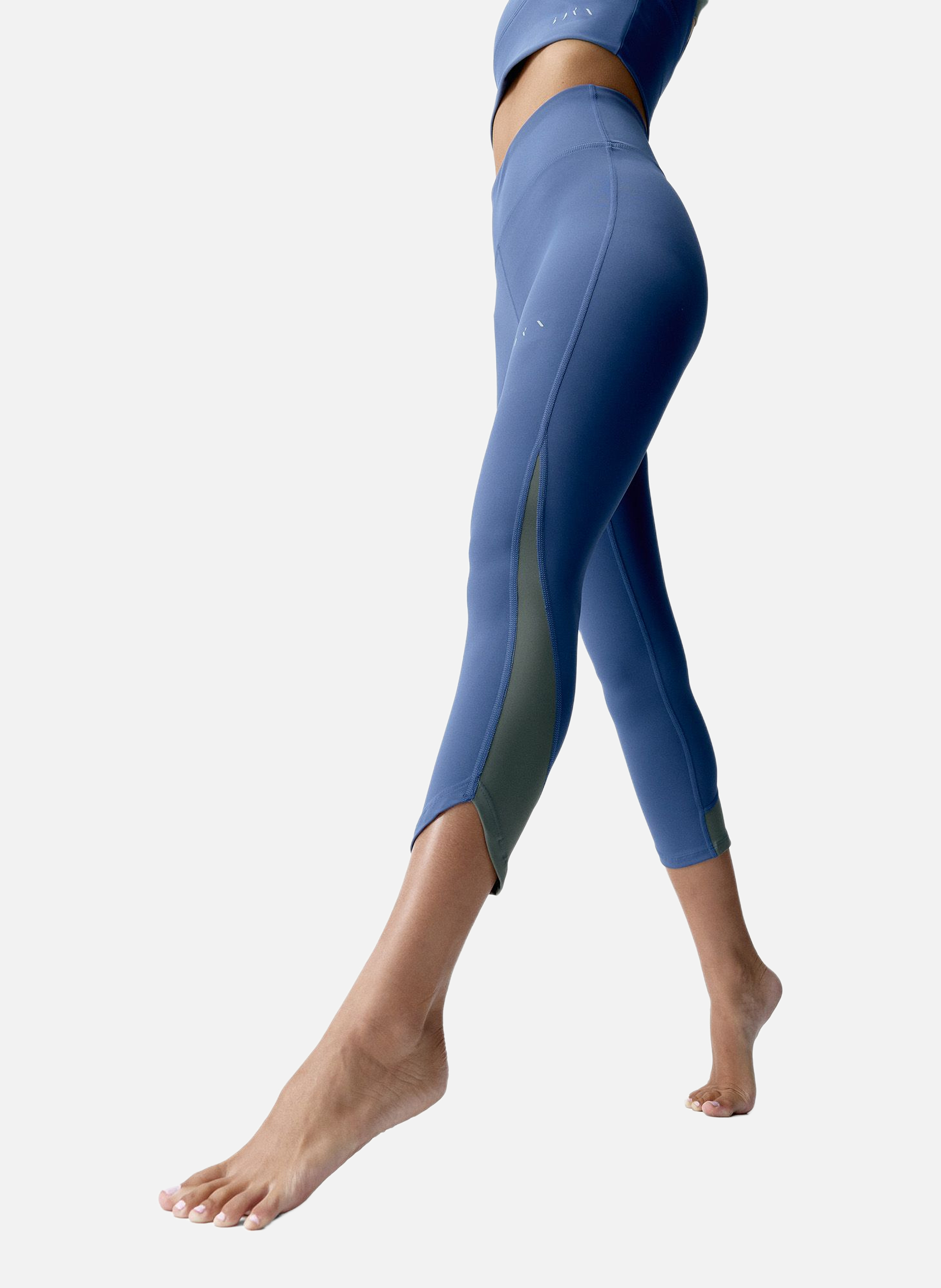 BORN LIVING YOGA Legging de sport capri performance upala Bleu
