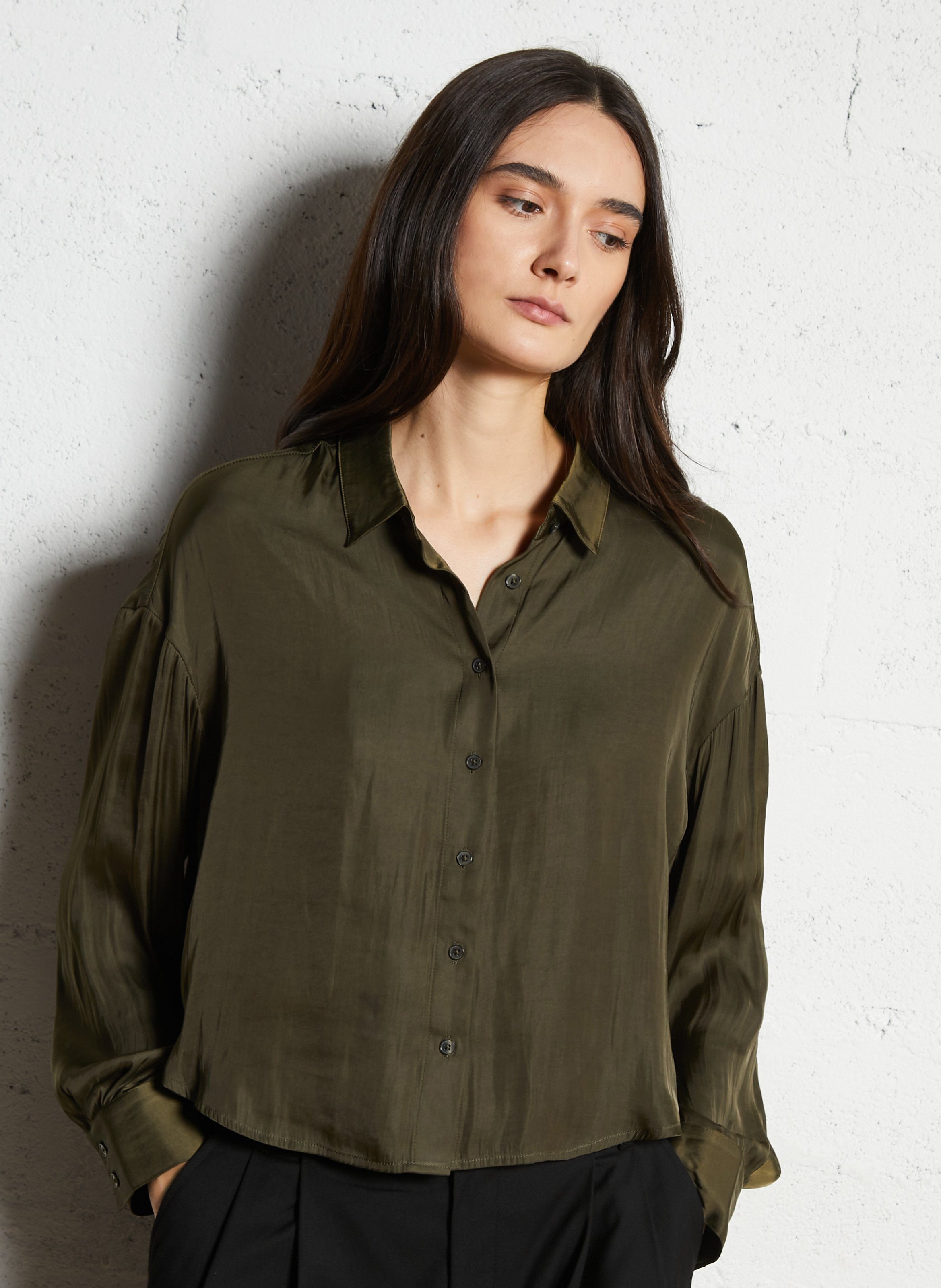 Chemise cropped col classique à studs IKKS Kaki