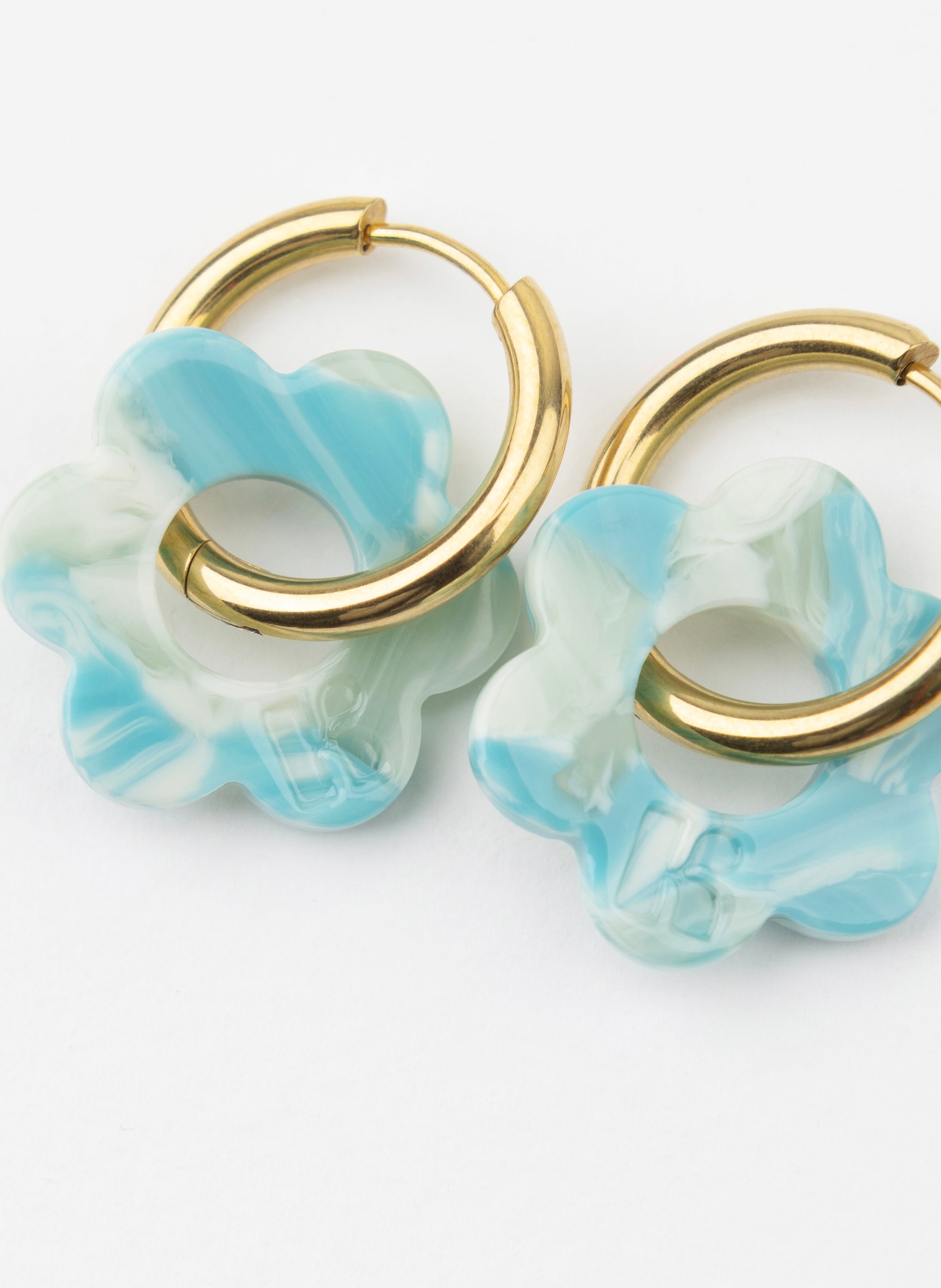 Boucles d'oreilles Baby Fleurette avec anneaux en acier inoxydable doré KURAGE GINZA Bleu