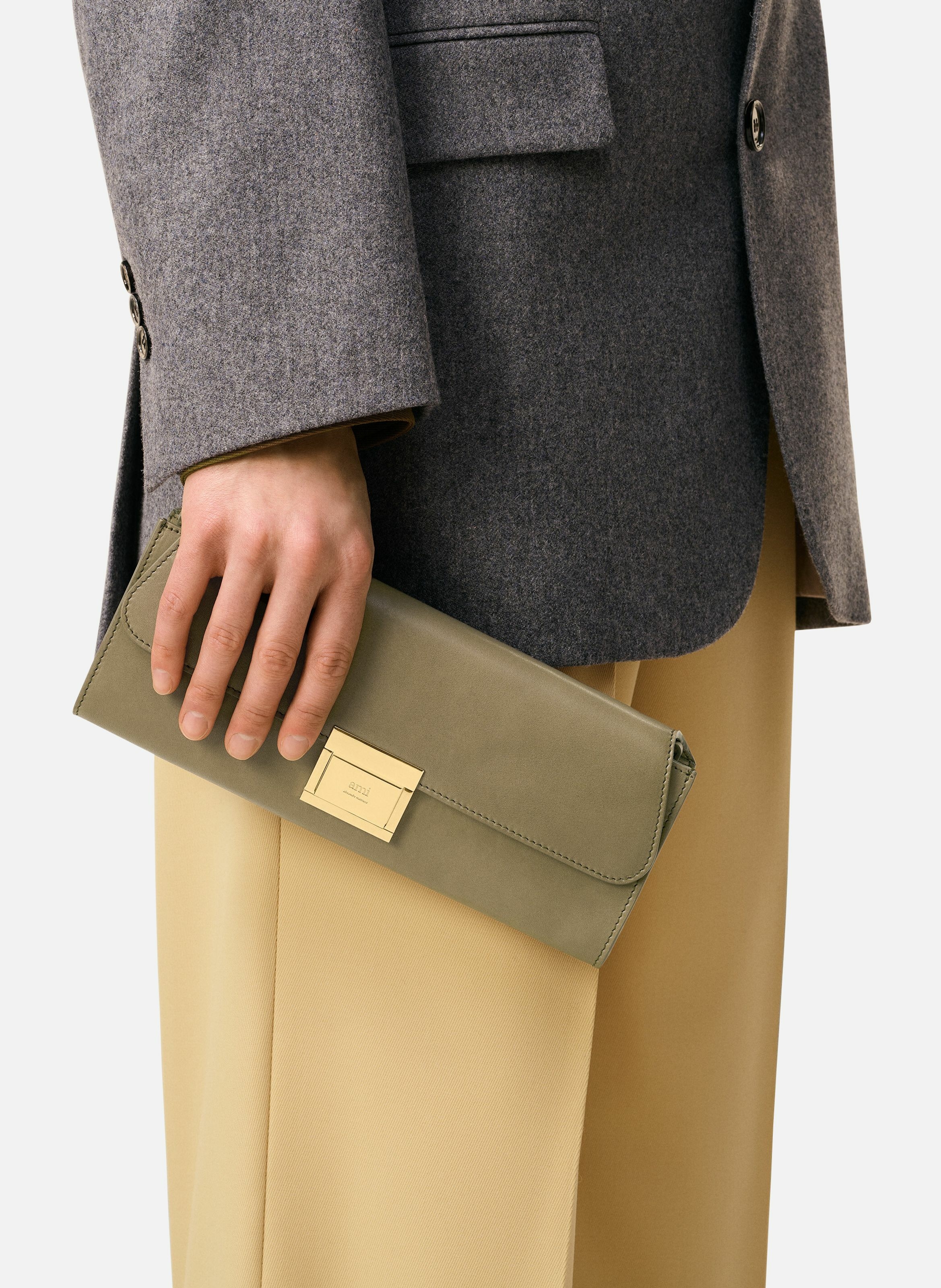 Pochette mimi en cuir lisse unisexe AMI PARIS Marron