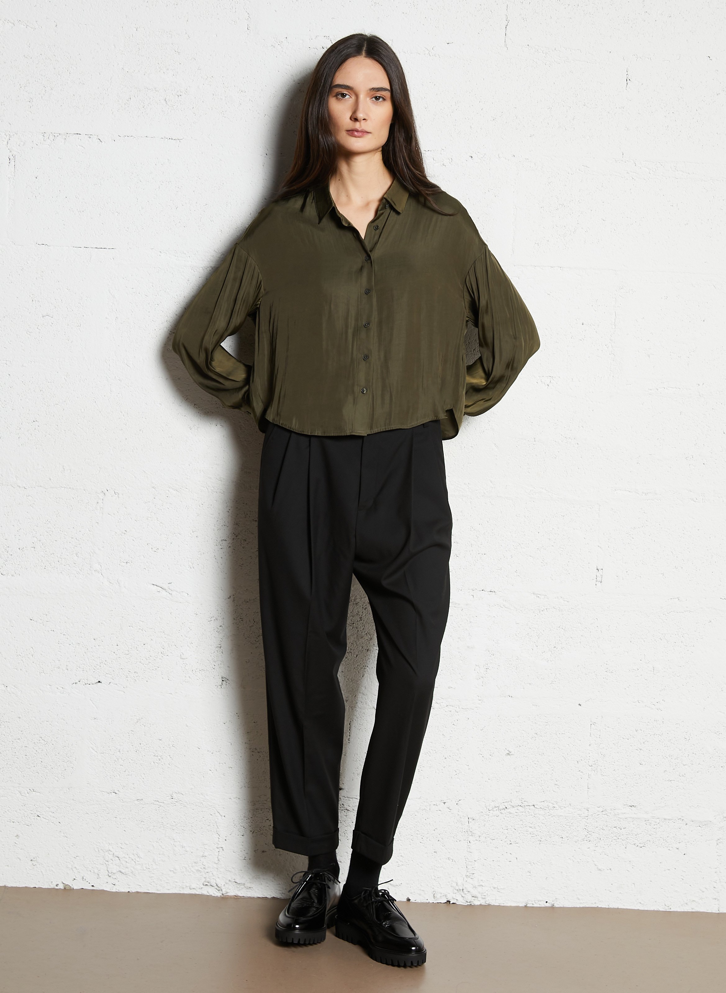 Chemise cropped col classique à studs IKKS Kaki