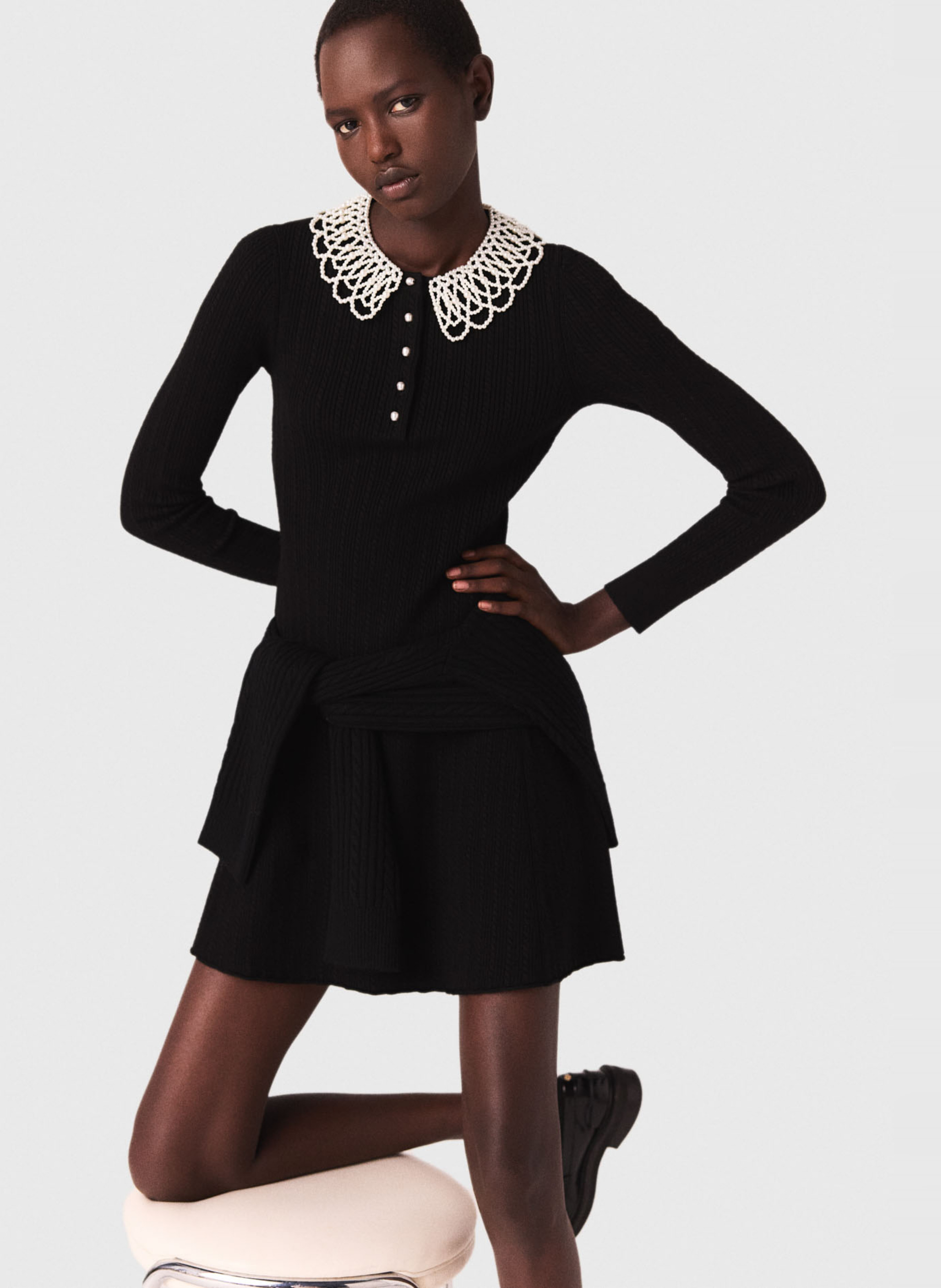 MAJE Robe courte col rond en maille Noir