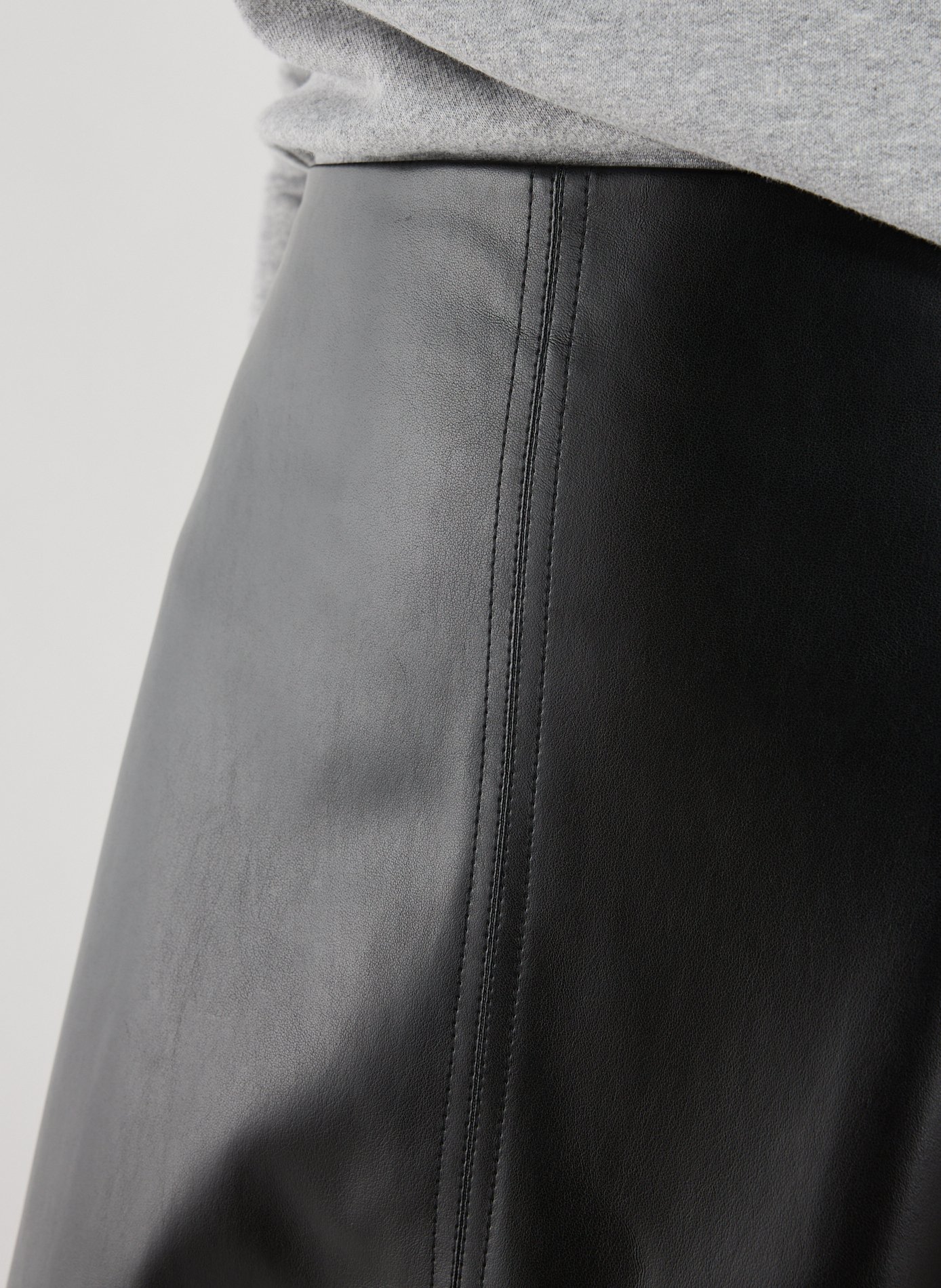 Jupe évasée effet cuir A.W.A.K.E. MODE Noir