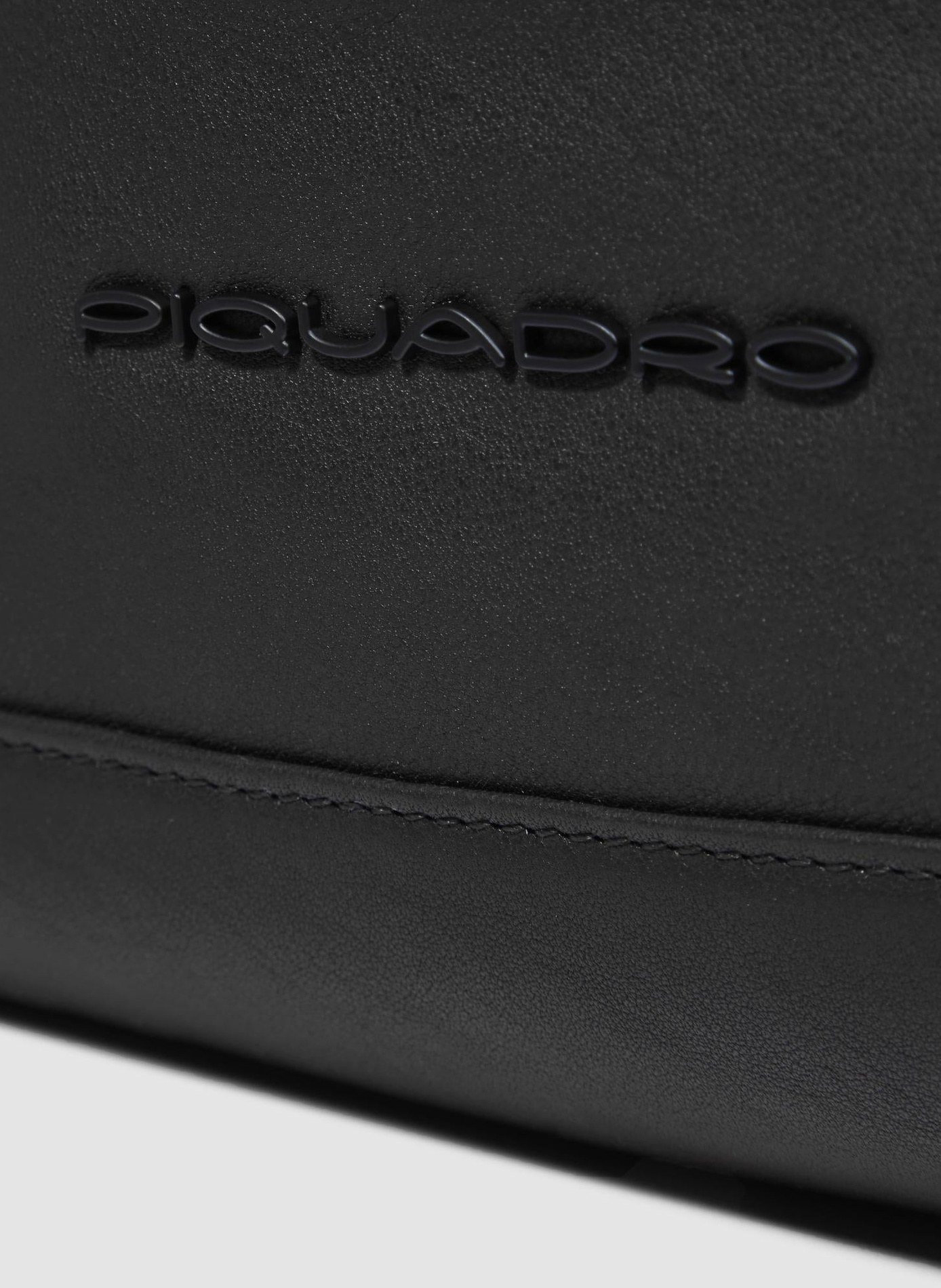 Sac de poitrine homme convertible en sac à dos PIQUADRO Noir