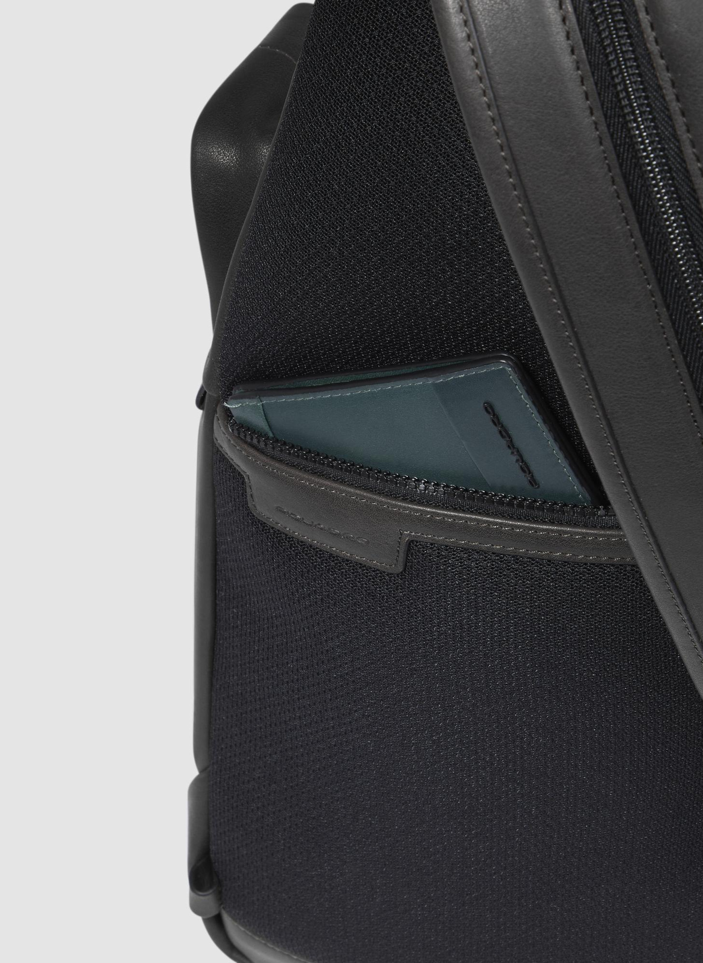 Sac de poitrine homme convertible en sac à dos PIQUADRO Noir