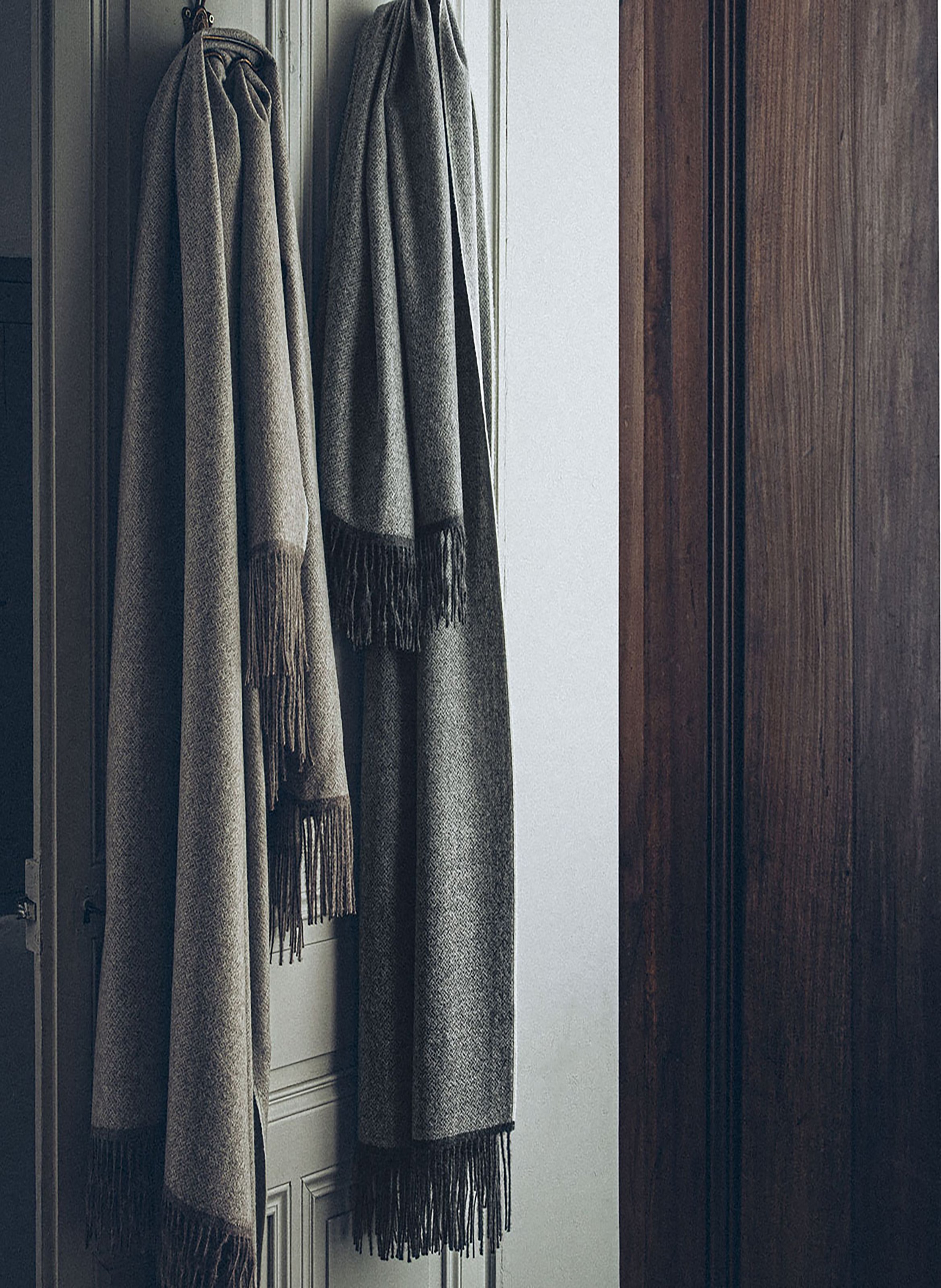 Plaid uni en alpaga, nomade ALEXANDRE TURPAULT Gris