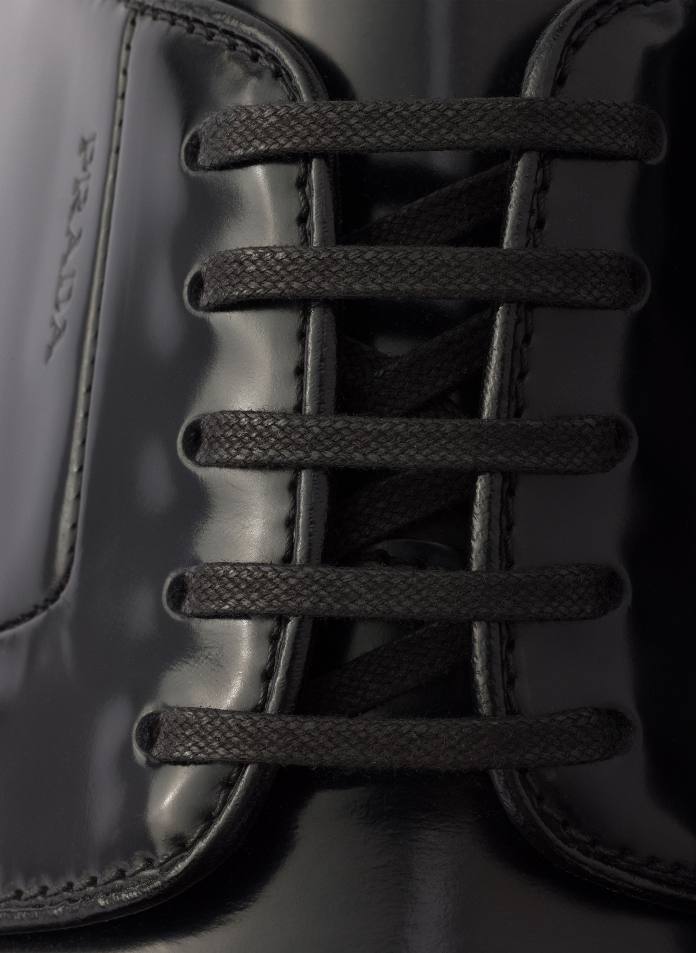 Derbies en cuir brossé chocolat PRADA Noir