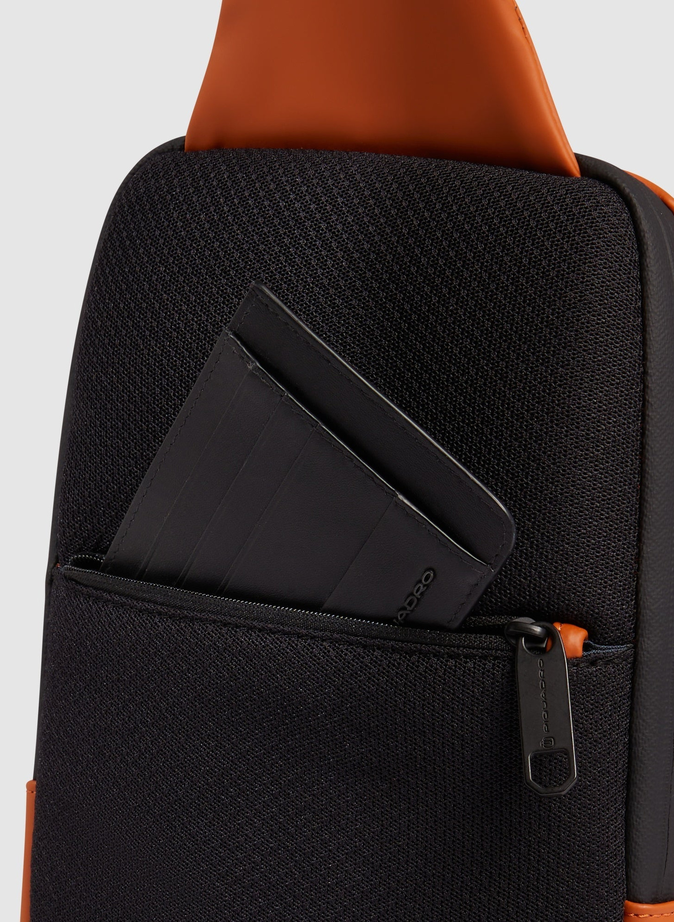 Sac de poitrine déperlant PIQUADRO Marron