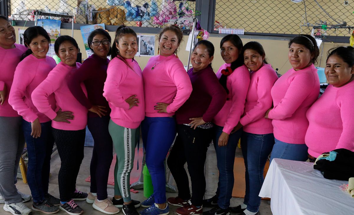 Women prisoners working for Carcel smile