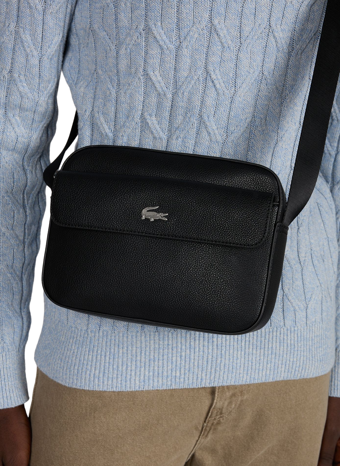 Sacoche texturée à bandoulière à logo métallique  LACOSTE Noir