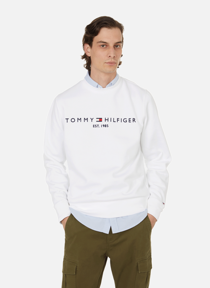 قميص من النوع الثقيل يحمل شعار tommy hilfiger