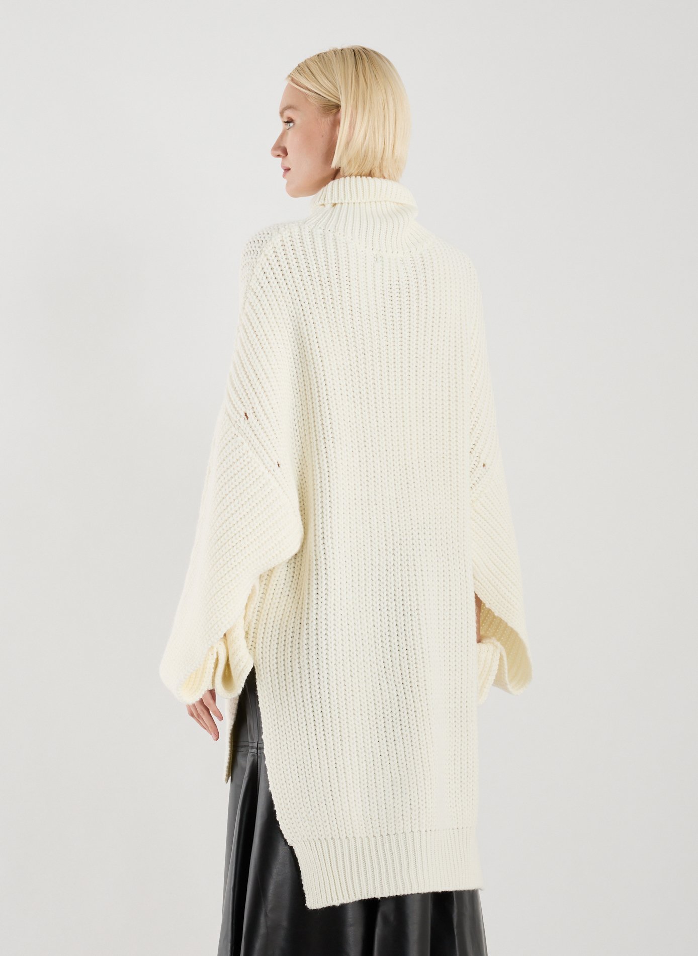 Pull ample en laine mélangée A.W.A.K.E. MODE Blanc