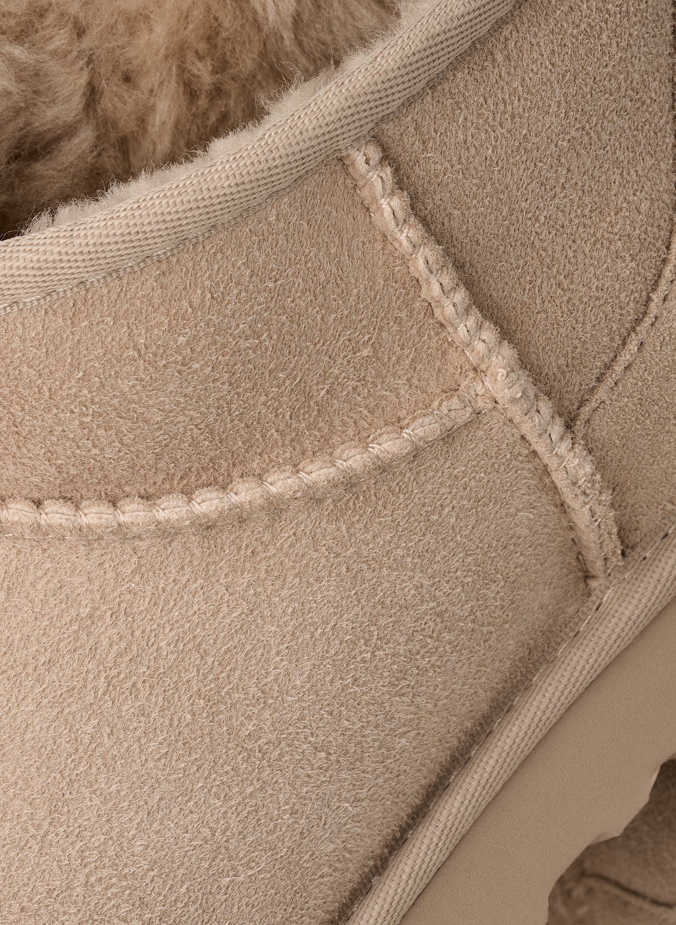 Classic Ultra Mini enkellaarsjes van suèdeleer UGG Beige