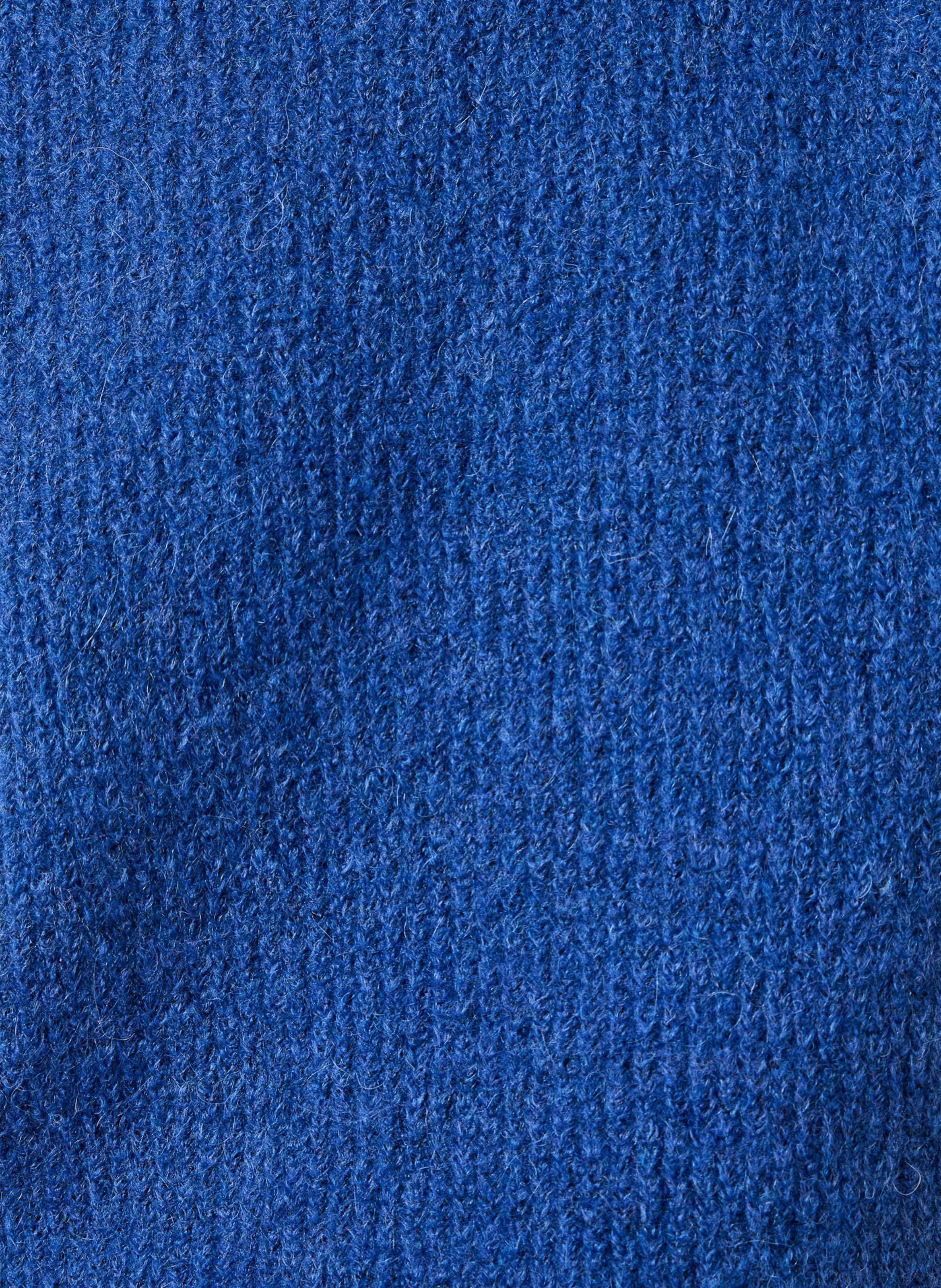 Recht model trui met ronde hals en opengewerkt breisel van een materiaalmix LA FEE MARABOUTEE Blauw