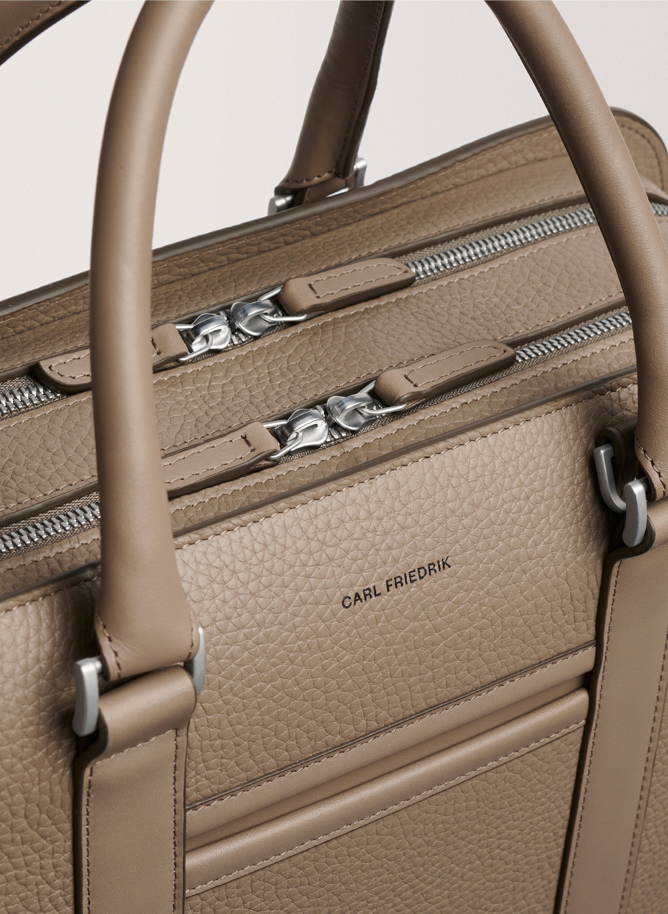 Porte-documents 'Palissy Briefcase' en cuir grainé CARL FRIEDRIK Gris