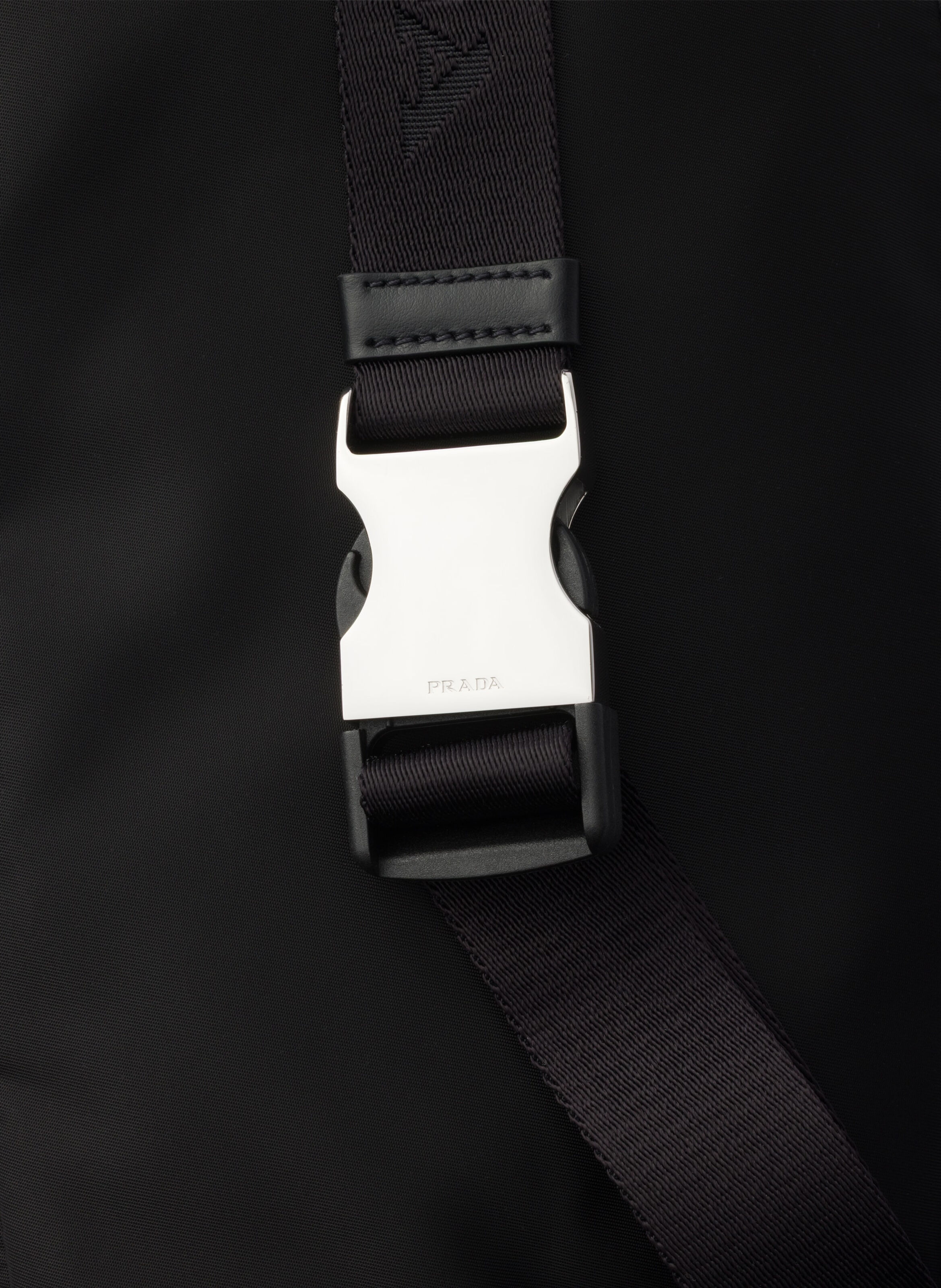 Sac porté épaule en re-nylon et cuir saffiano PRADA Noir