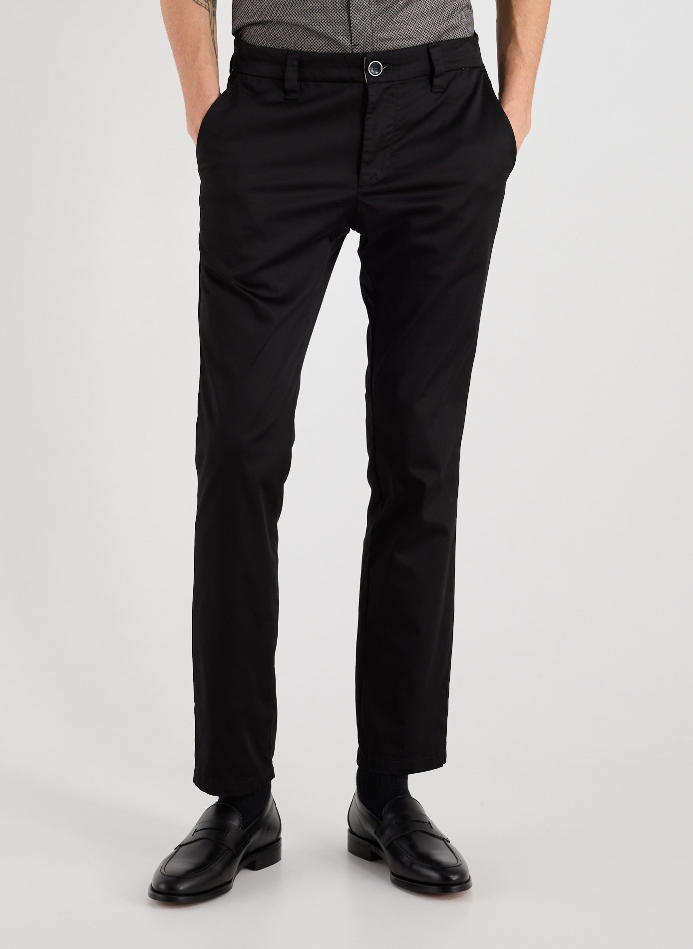 Pantalon chino en coton mélangé Noir by ARMANI EXCHANGE ARMANI EXCHANGE Pantalon chino en coton mélangé Noir