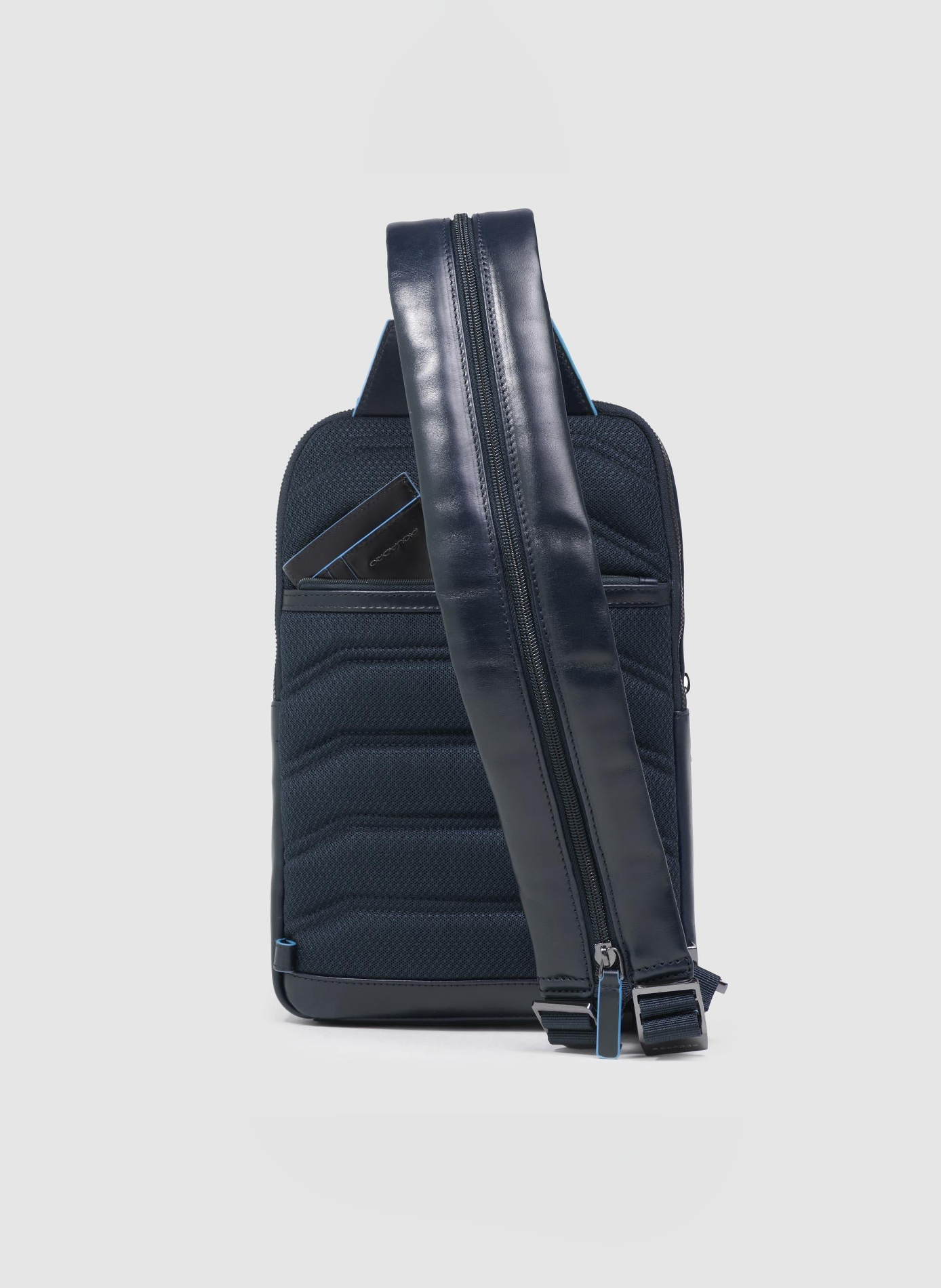 Sac de poitrine homme convertible en sac à dos PIQUADRO Bleu