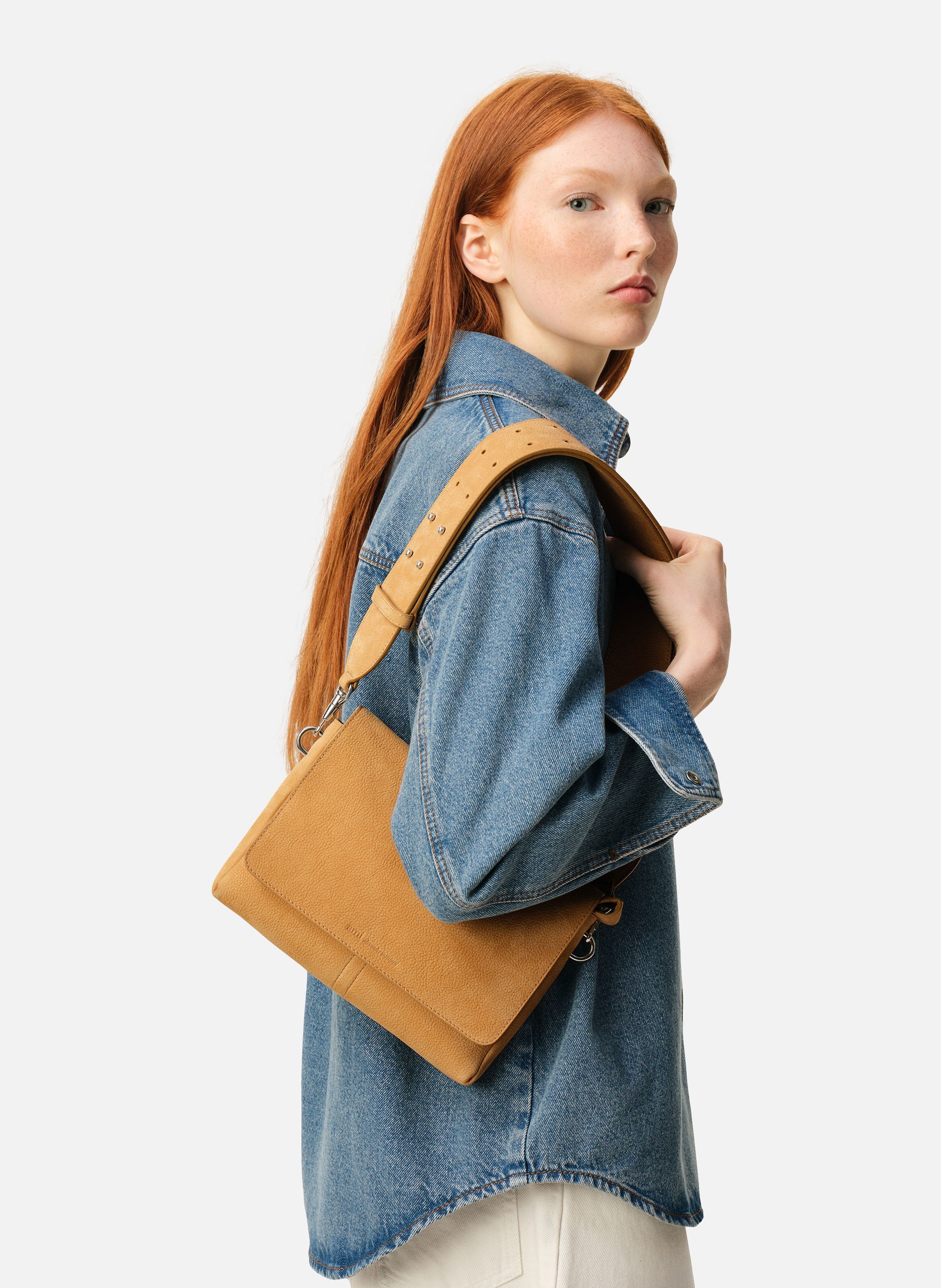 Sac messenger à rabat carrousel unisexe en cuir de vache AMI PARIS Jaune